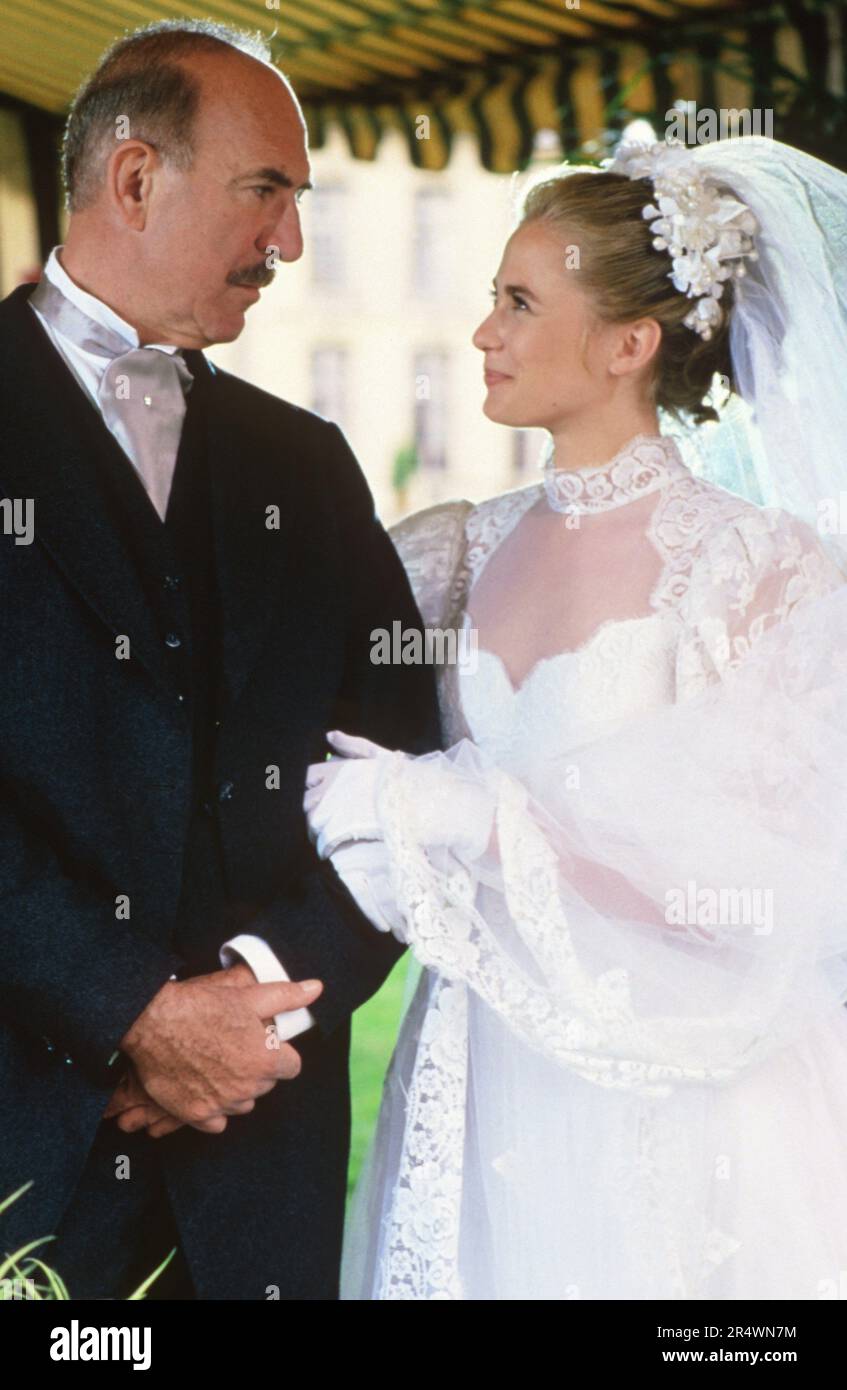 UN château au soleil (Fernsehserie) Jahr 1988 Frankreich Direktor: Robert Mazoyer Jean-Pierre Marielle, Valérie Allain Stockfoto