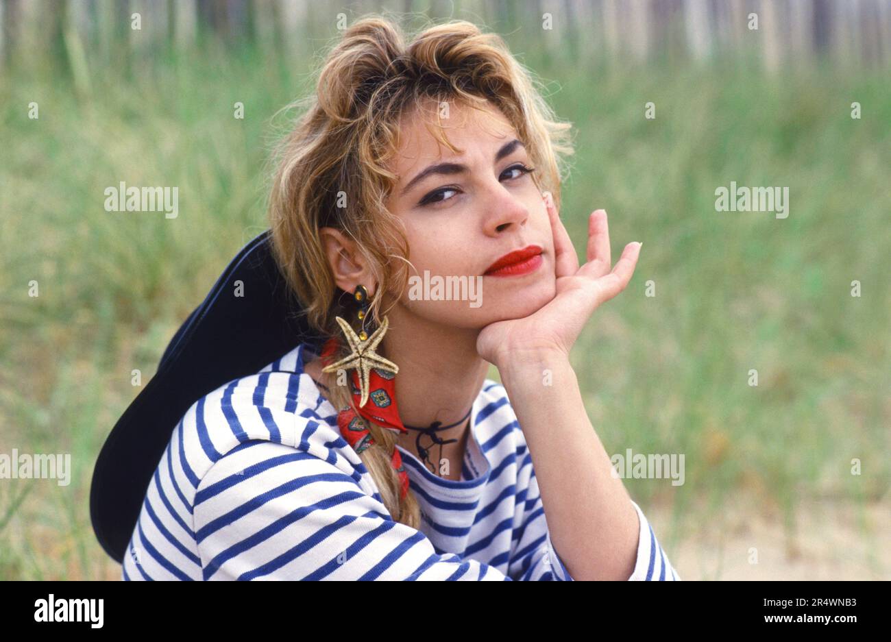 Muriel Moreno während der Vorbereitung der Dreharbeiten des Musikvideos „C'est l'Amour à la plage“ der französischen Band Niagara. Saint-Malo, Juli 1986 Stockfoto