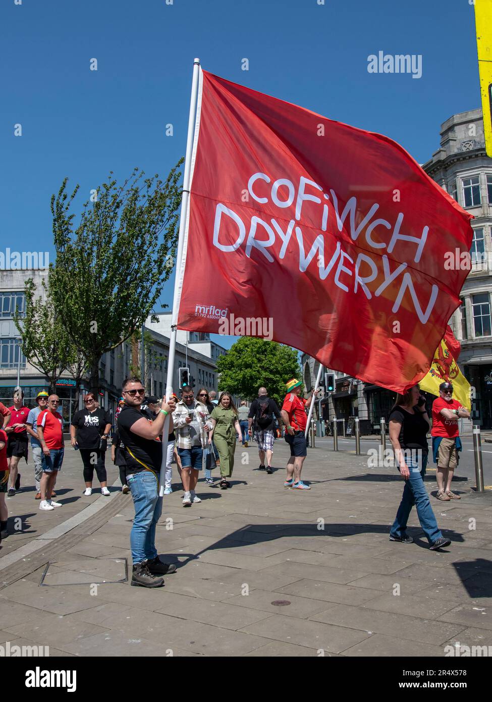 Swansea, Wales, Großbritannien. 20. Mai 2023: Eine Pro-Walisische Unabhängigkeitskundgebung im sonnigen Swansea. Stockfoto