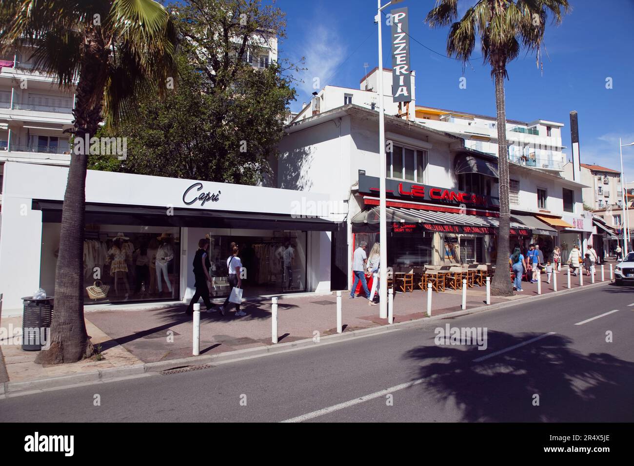 Frankreich, Provence-Alpen, Cote d'Azur, Antibes Juan-les-Pins, Touristenladen. Stockfoto