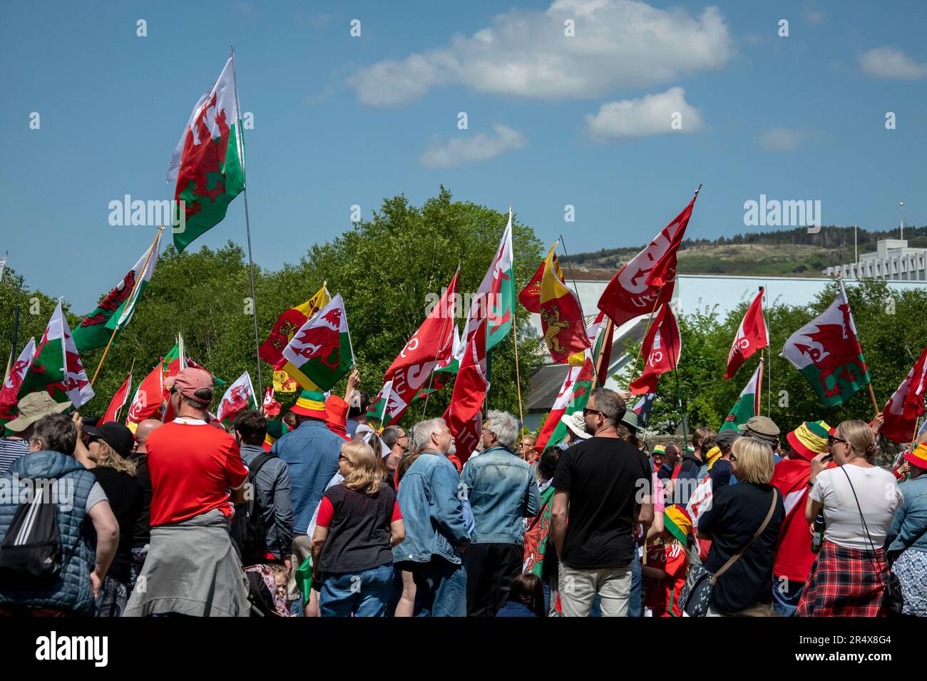Swansea, Wales, Großbritannien. 20. Mai 2023: Eine Pro-Walisische Unabhängigkeitskundgebung im sonnigen Swansea. Stockfoto