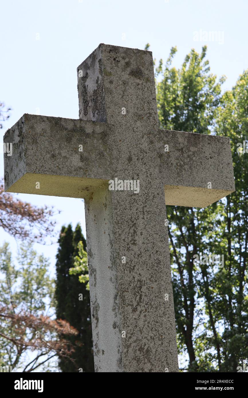 A Stone Crucifix Gravestone (Tight Shot) Stockfoto