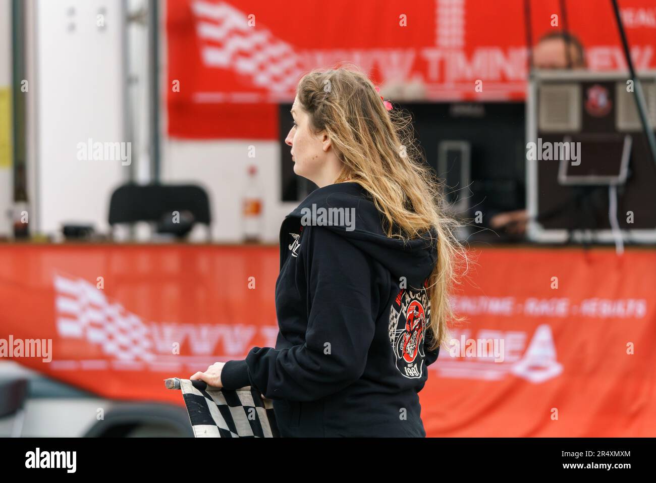 FINOWFURT, DEUTSCHLAND - 06. MAI 2023: Grid-Girls. Rennfestival 2023. Saisoneröffnung. Stockfoto
