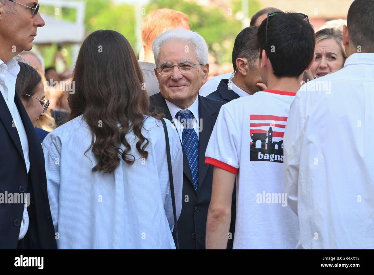 Lugo Di Romagna, Italien. 30. Mai 2023. LUGO DI ROMAGNA, Lugo di Romagna, Italien, 30. Mai 2023, Il presidente della Repubblica Italiana Sergio Mattarella a lugo di romagna in visita alle Zone colpite dall'alluvione ringrazia tutti i volontari. (Der Präsident der Italienischen Republik Sergio Mattarella in Lugo di Romagna, der die von der Flut betroffenen Gebiete besucht, dankt allen Freiwilligen) während SERGIO MATTARELLA IN VISITA A A LUGO DI ROMAGNA - News Credit: Live Media Publishing Group/Alamy Live News Stockfoto