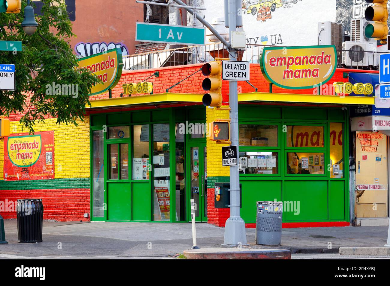 Empanada Mama, 239 1. Ave., New York, New York, New York, New York, Foto eines lateinamerikanischen Pastetenladens in Manhattans East Village Viertel. Stockfoto
