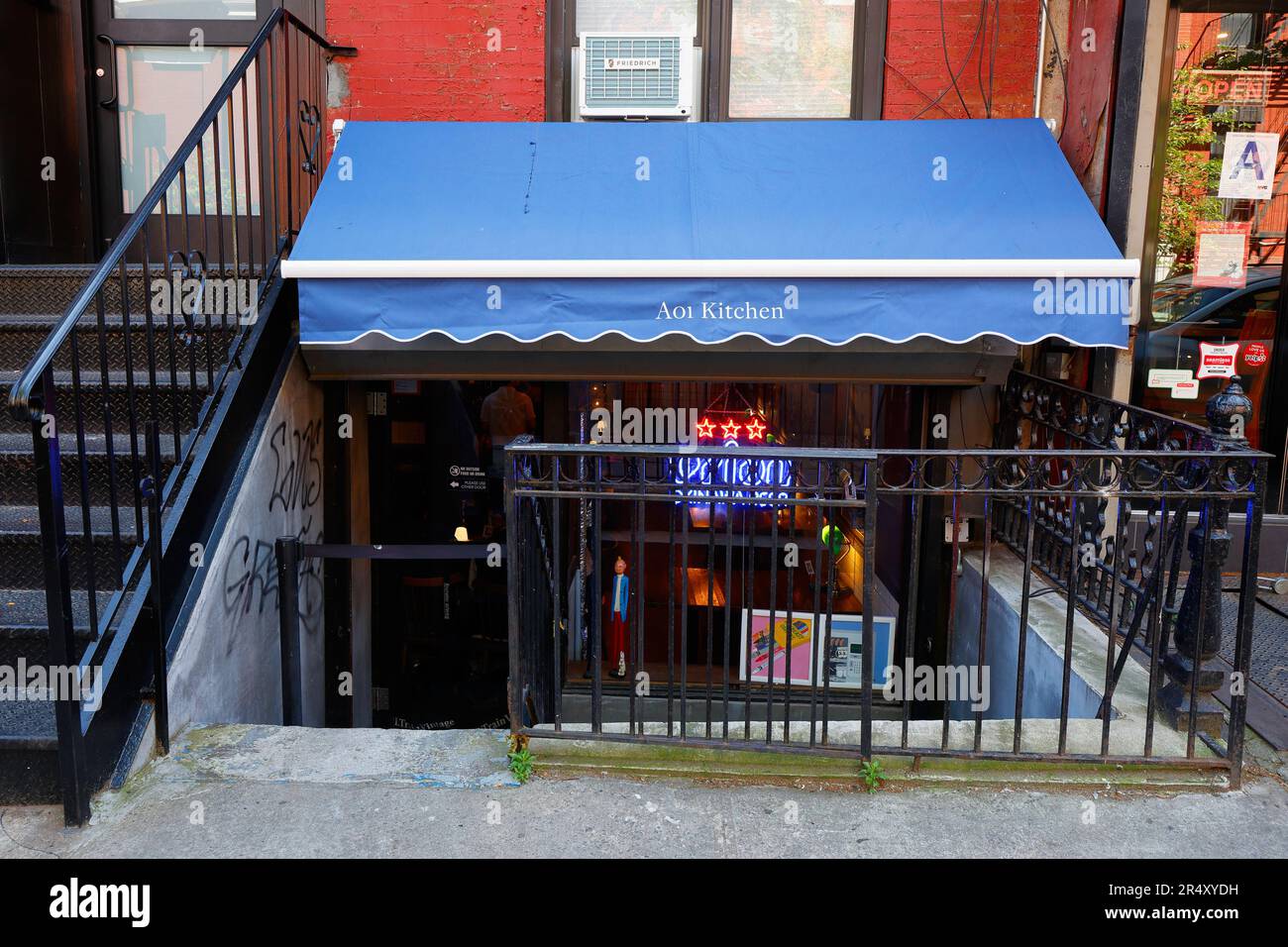 AOI Kitchen, 320 E 6. St, New York, New York, NYC Ladenfront eines japanischen Fusion/Yoshoku Restaurants in Manhattans East Village Viertel. Stockfoto