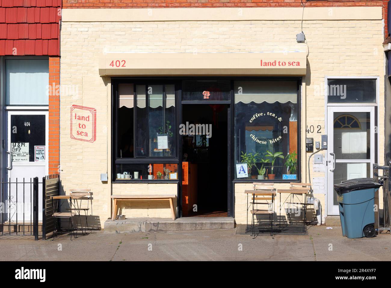 Land to Sea, 402 Graham Ave, Brooklyn, NYC, Foto eines chinesisch-amerikanischen Coffeeshops im Viertel Williamsburg, New York. Stockfoto
