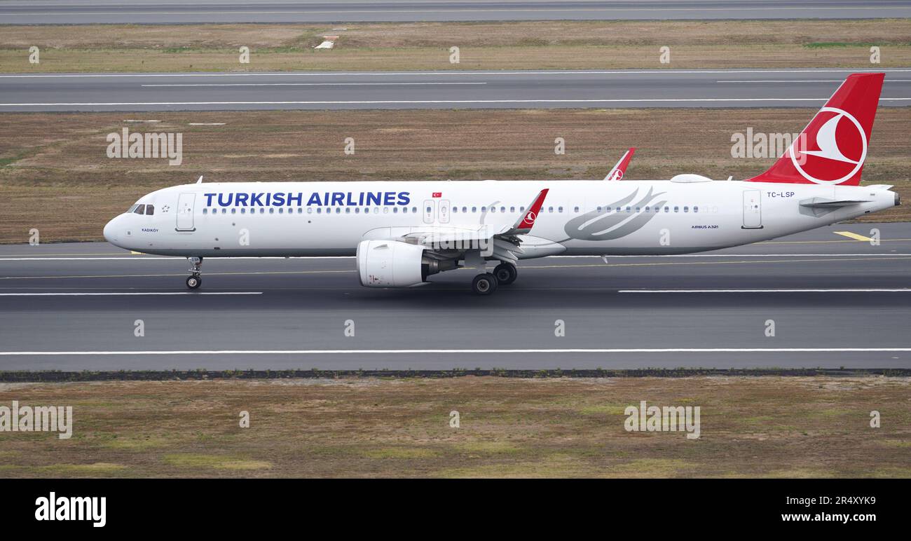 ISTANBUL, TURKIYE - 06. AUGUST 2022: Turkish Airlines Airbus 321-271NX (9109) Landung zum Istanbul International Airport Stockfoto