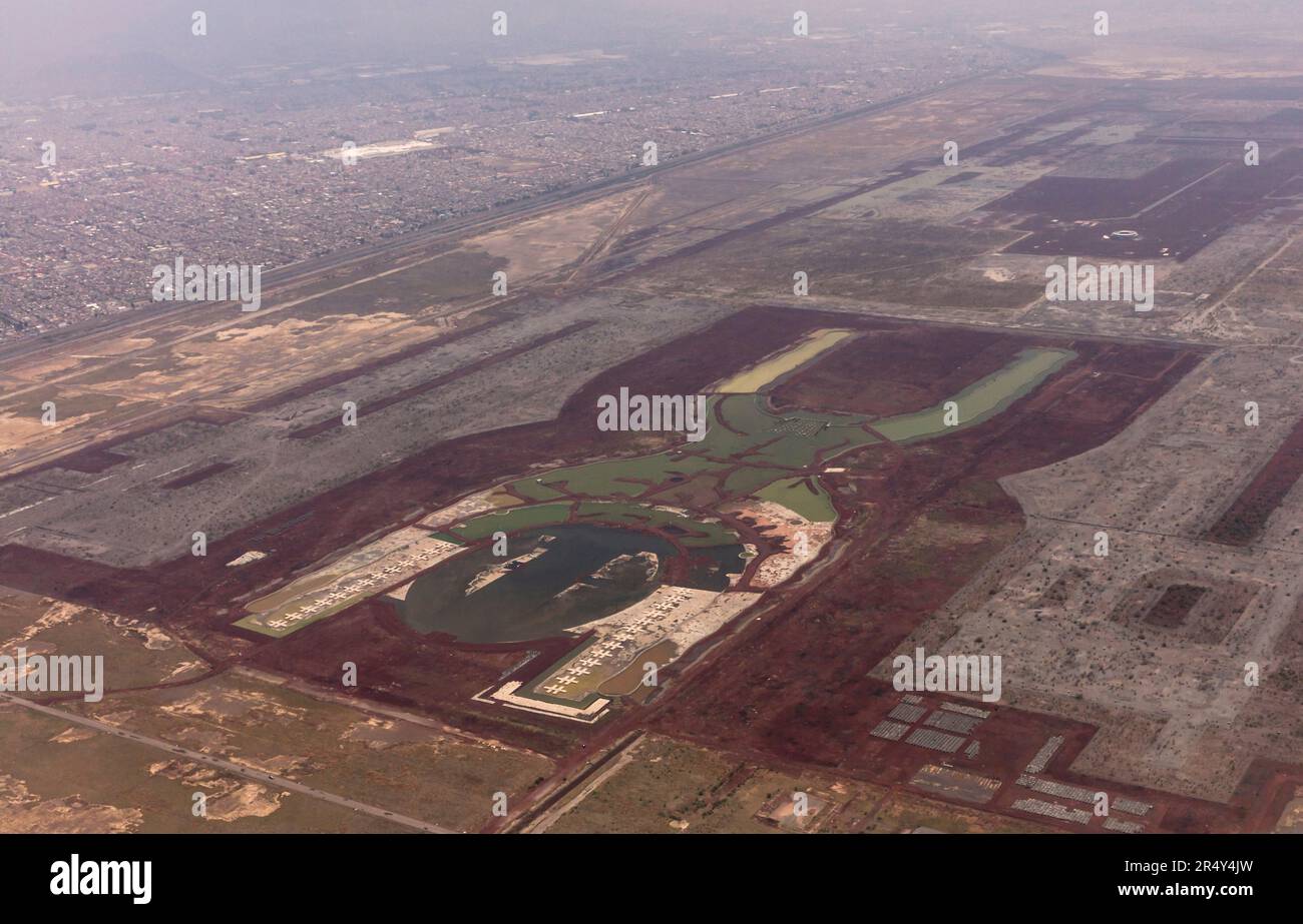 Verlassene Baustelle des neuen internationalen Flughafens am Texcoco-See, Mexiko-Stadt Stockfoto
