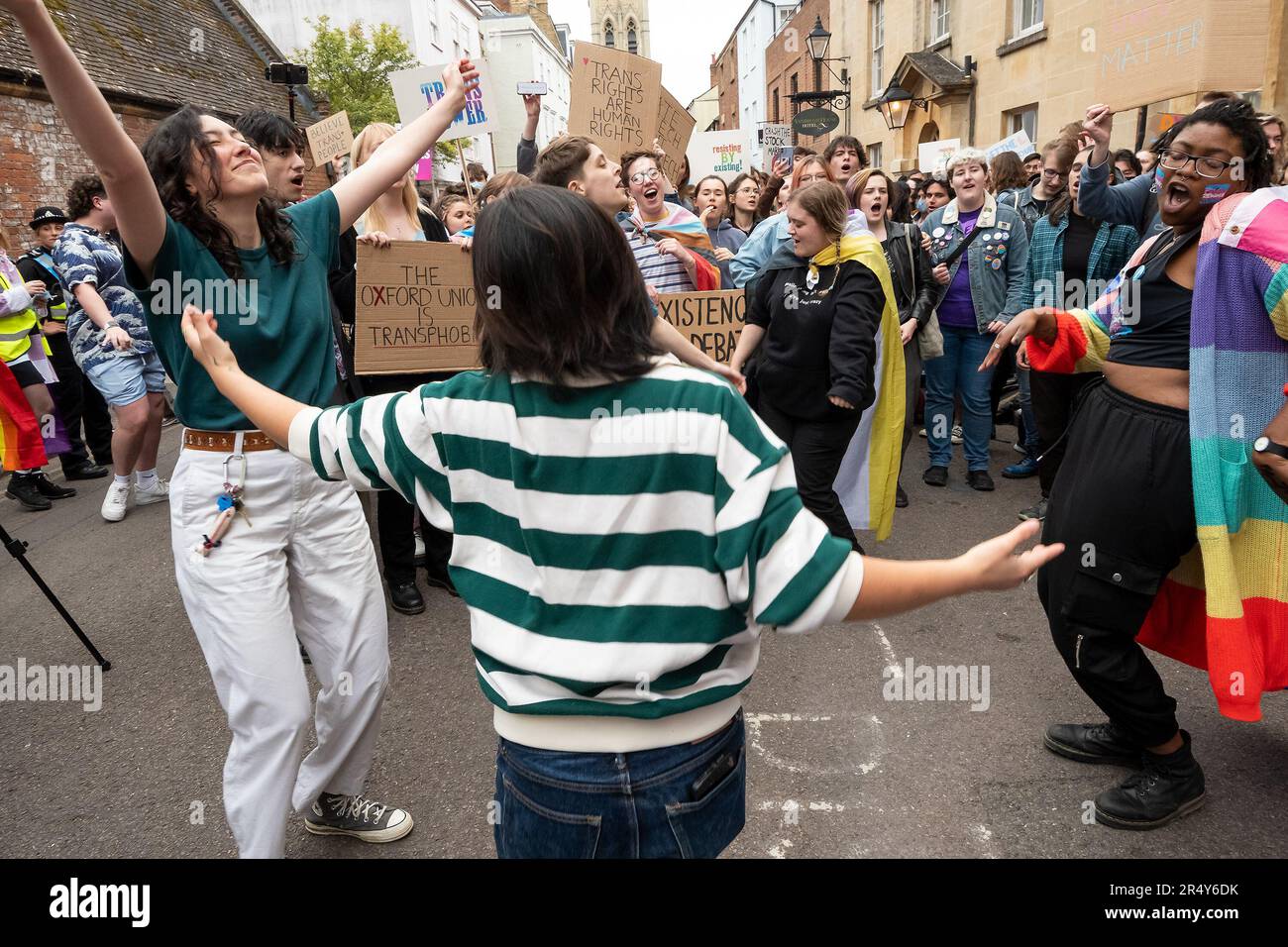 Oxford, Vereinigtes Königreich, 30. Mai 2023. Oxford Union lädt Kathleen Stock zur Debatte ein. Trans Rallye, marsch und Protest. Kredit: Stephen Bell/Alamy Live News Stockfoto