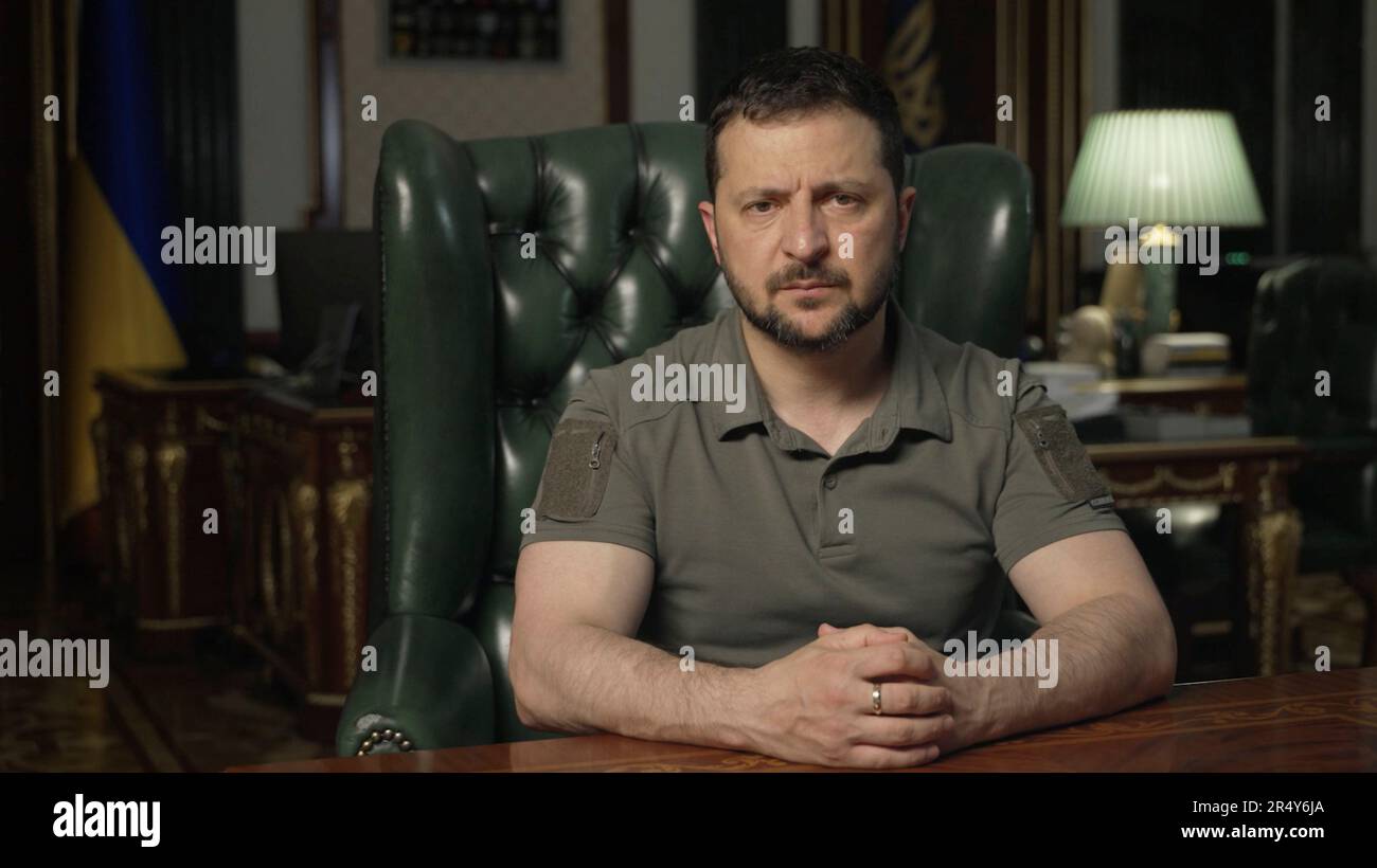 Kiew, Ukraine. 30. Mai 2023. Der ukrainische Präsident Wolodymyr Zelenskyy hält seine abendliche Rede vor der Nation, die den 461. Tag der russischen Invasion vom Mariinsky-Palast am 30. Mai 2023 in Kiew, Ukraine, feiert. Zelenskyy sprach über den massiven Angriff russischer Raketen und Drohnen auf Kiew und das erfolgreiche Luftabwehrsystem, das massive Schäden verhinderte. Kredit: Ukrainischer Ratsvorsitz/Ukrainischer Ratsvorsitz/Alamy Live News Stockfoto