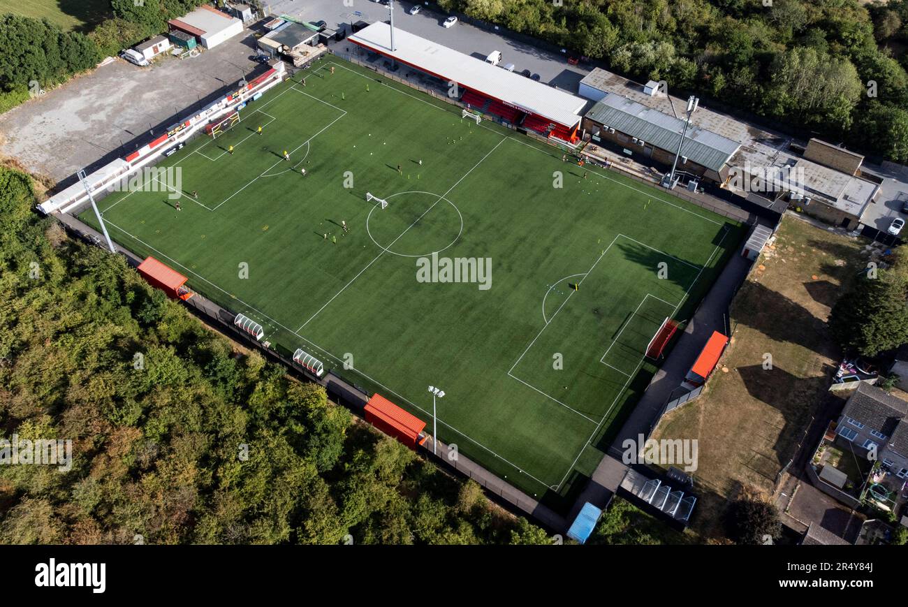 Luftaufnahme des Len Salmon Stadium, Heimstadion des Bowers & Pitsea FC und des Hashtag United FC Stockfoto