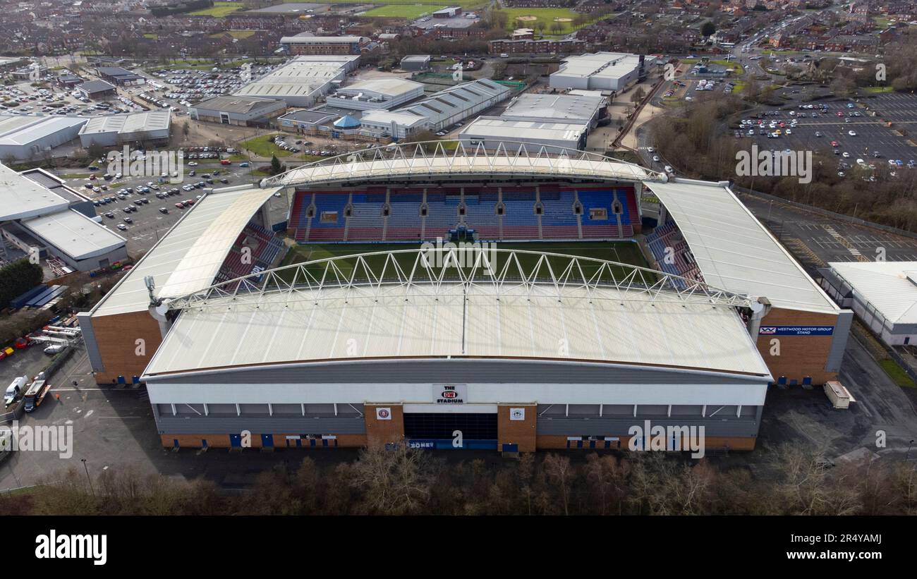 Luftaufnahme des DW Stadium, Heimstadion des Wigan Athletic FC. Früher bekannt als JJB-Stadion Stockfoto