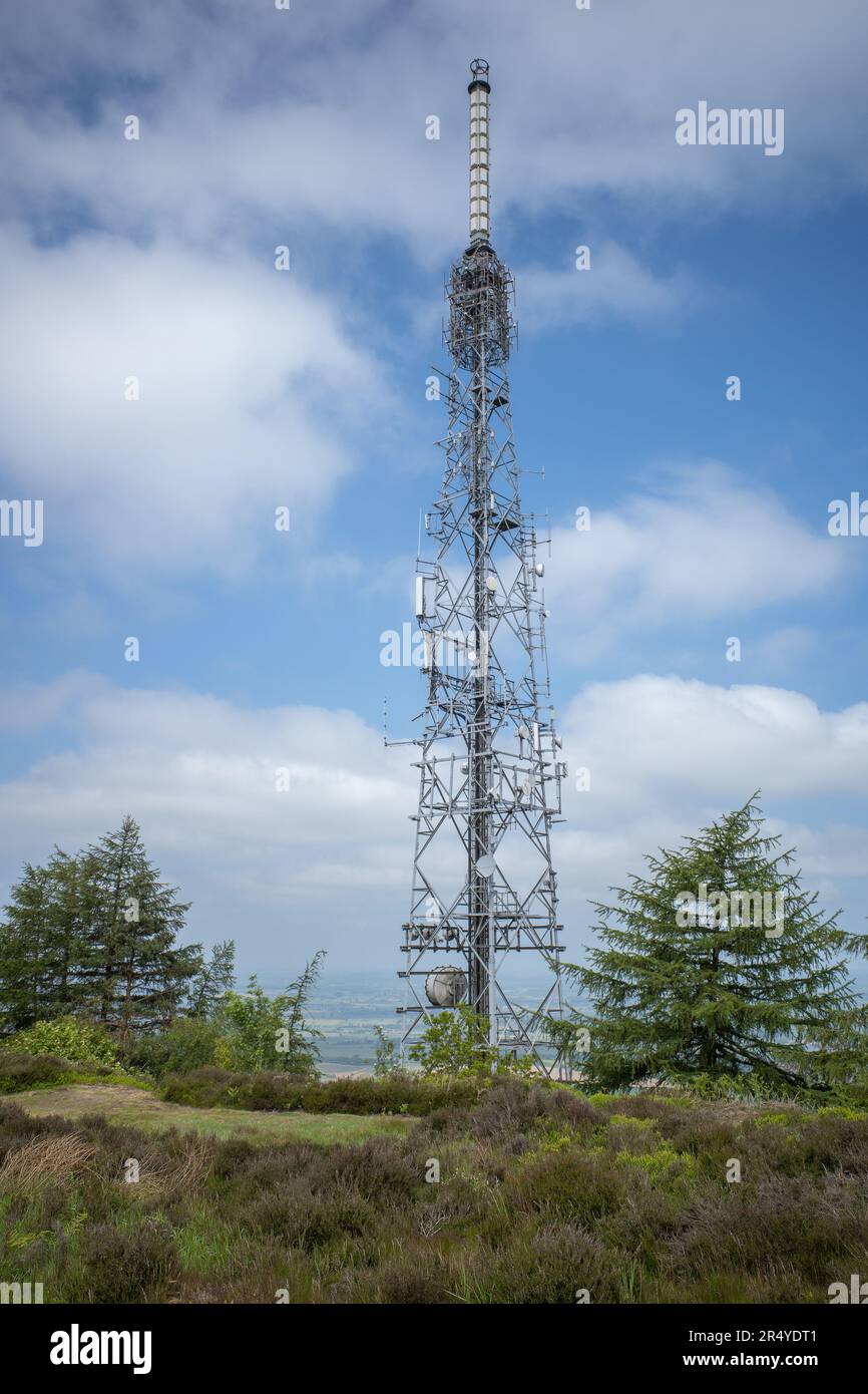 Die Wrekin-Sendestation ist eine Telekommunikations- und Rundfunkanstalt auf dem Hügel Wrekin in der Grafschaft Shropshire, England. Stockfoto