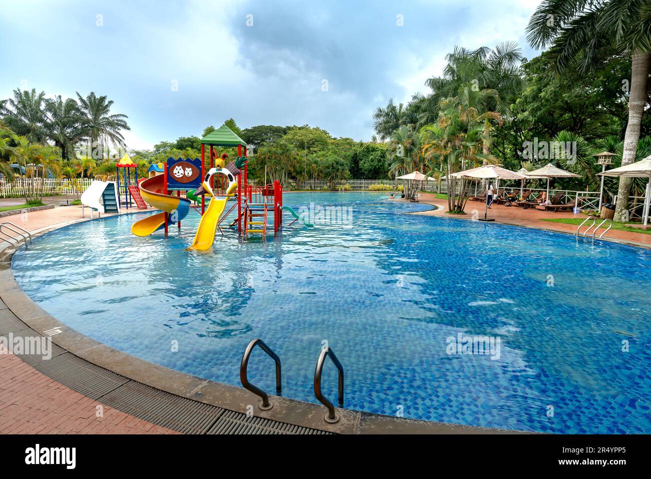 Swimmingpool im Tourismusgebiet Giang Dien Wasserfall, Provinz Dong Nai, Vietnam Stockfoto