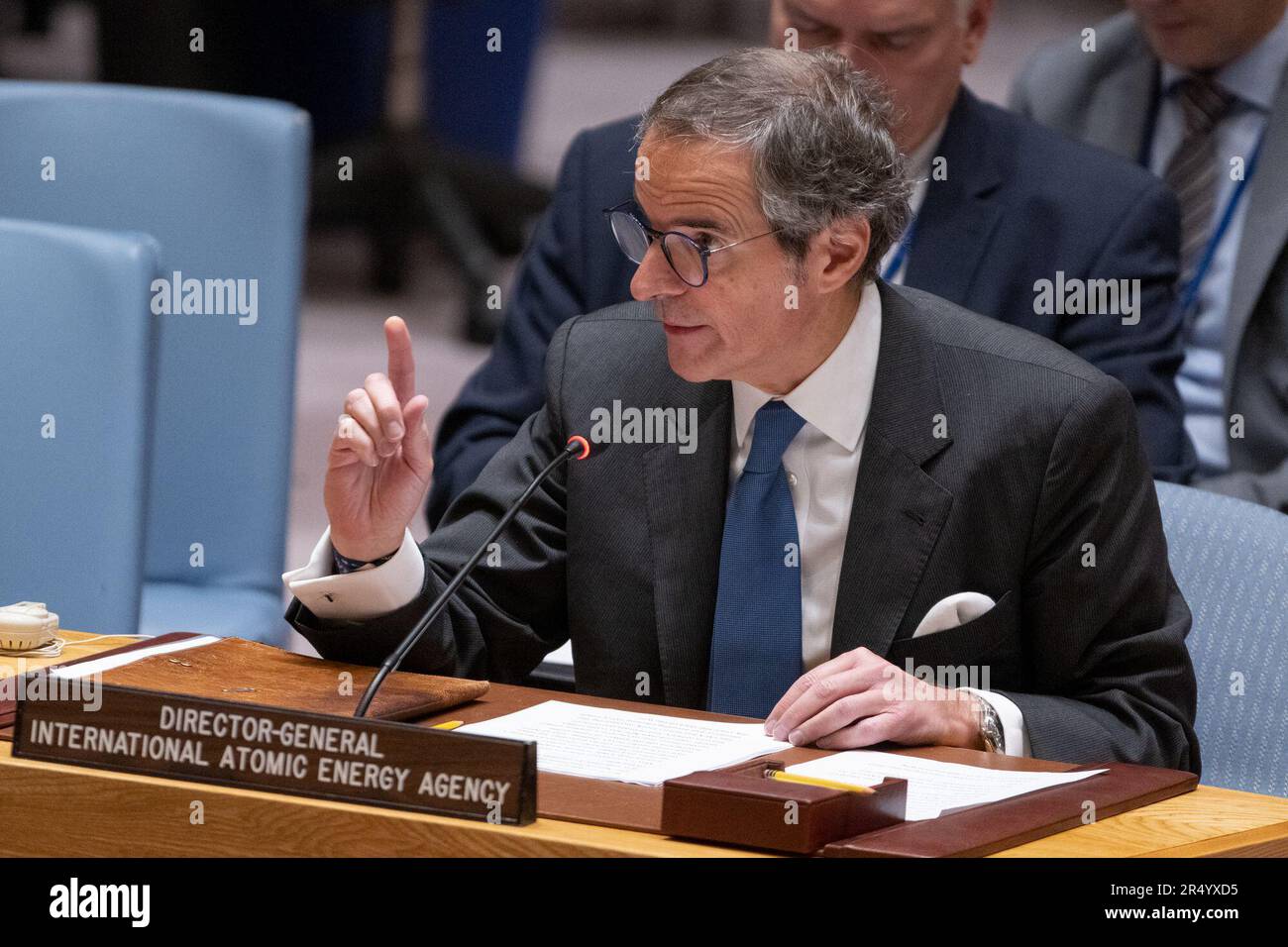 (230531) -- VEREINTE NATIONEN, 31. Mai 2023 (Xinhua) -- Rafael Grossi, Generaldirektor der Internationalen Atomenergie-Organisation (IAEO), gibt einen Überblick über eine Sitzung des Sicherheitsrates der Vereinten Nationen am Sitz der Vereinten Nationen in New York am 30. Mai 2023. Die nukleare Sicherheit und Gefahrenabwehr im Kernkraftwerk Zaporizhzhia in der Ukraine ist nach wie vor äußerst fragil und gefährlich, so Rafael Grossi. (Eskinder Debebe/UN Foto/Handout über Xinhua) Stockfoto