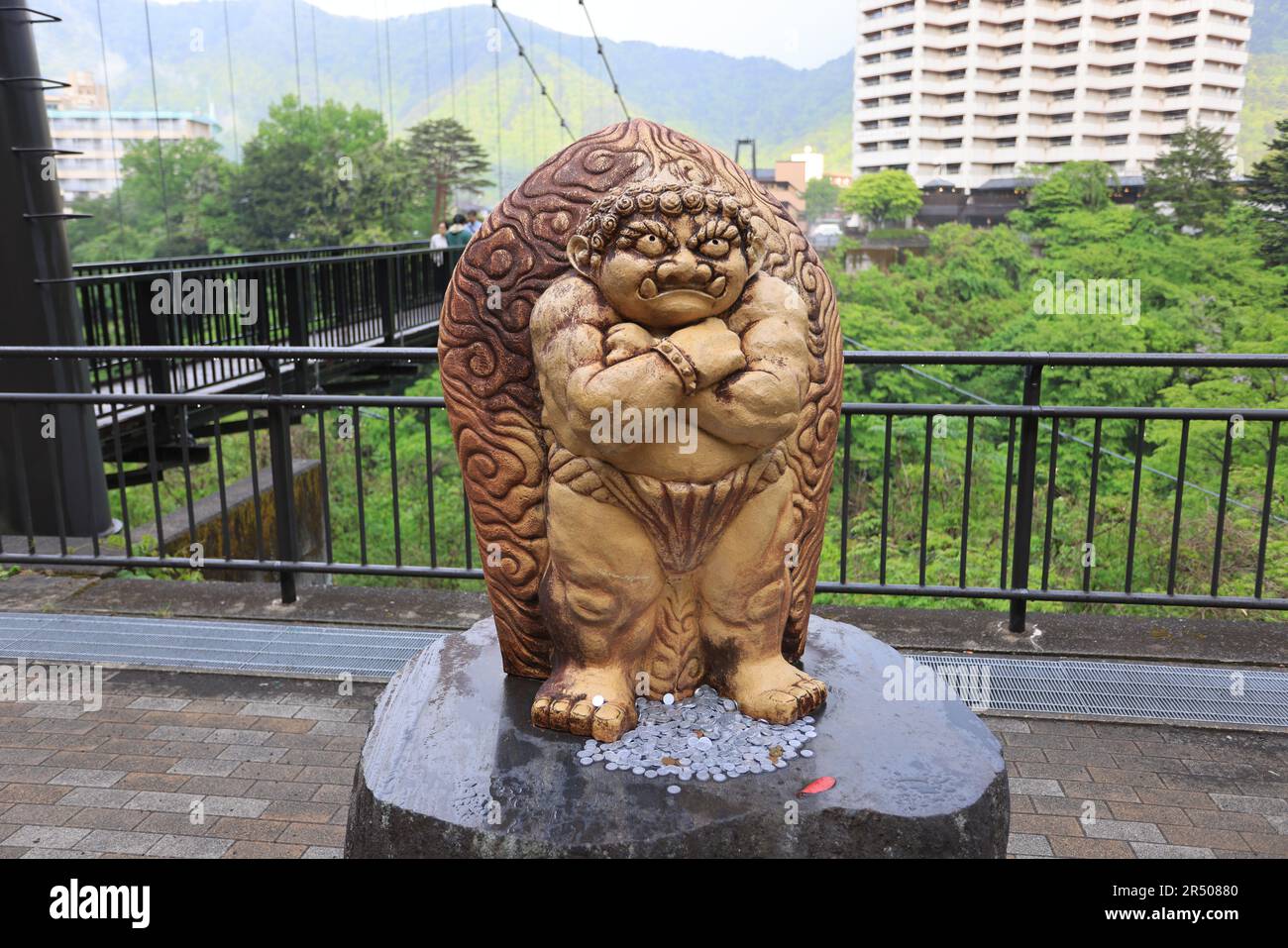 Kinugawa, Japan, 3 2023. Mai: Eine Onigamigatue in Kinugawa Onsen. Eine Oni ist eine Art Dämon, Ork, Oger oder Troll in der japanischen Folklore. Stockfoto