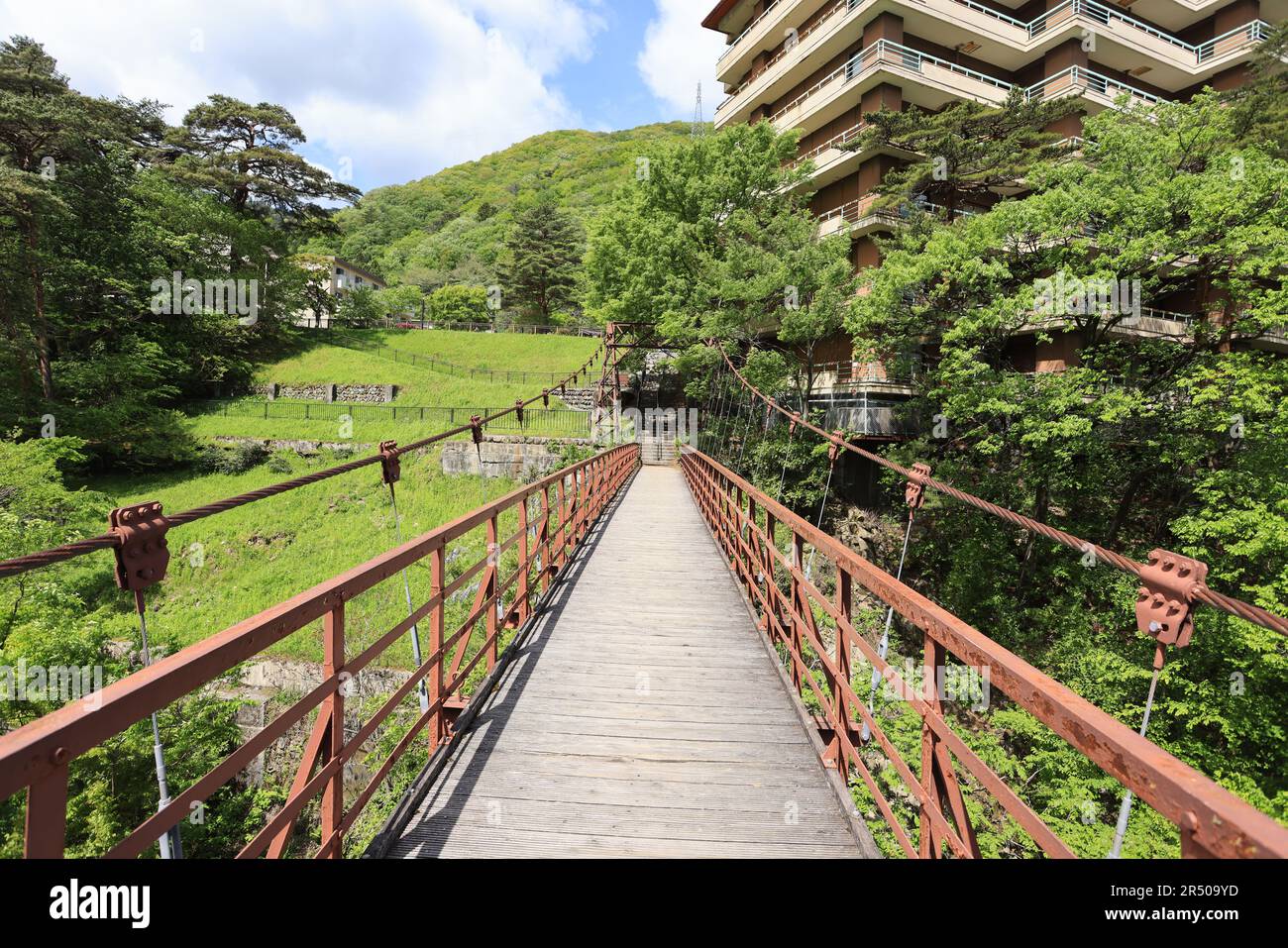 Kinugawa Onsen ist ein heißer Quellort in Nikko, Tochigi, Japan. Der Ort ist nach dem Fluss Kinugawa benannt Stockfoto