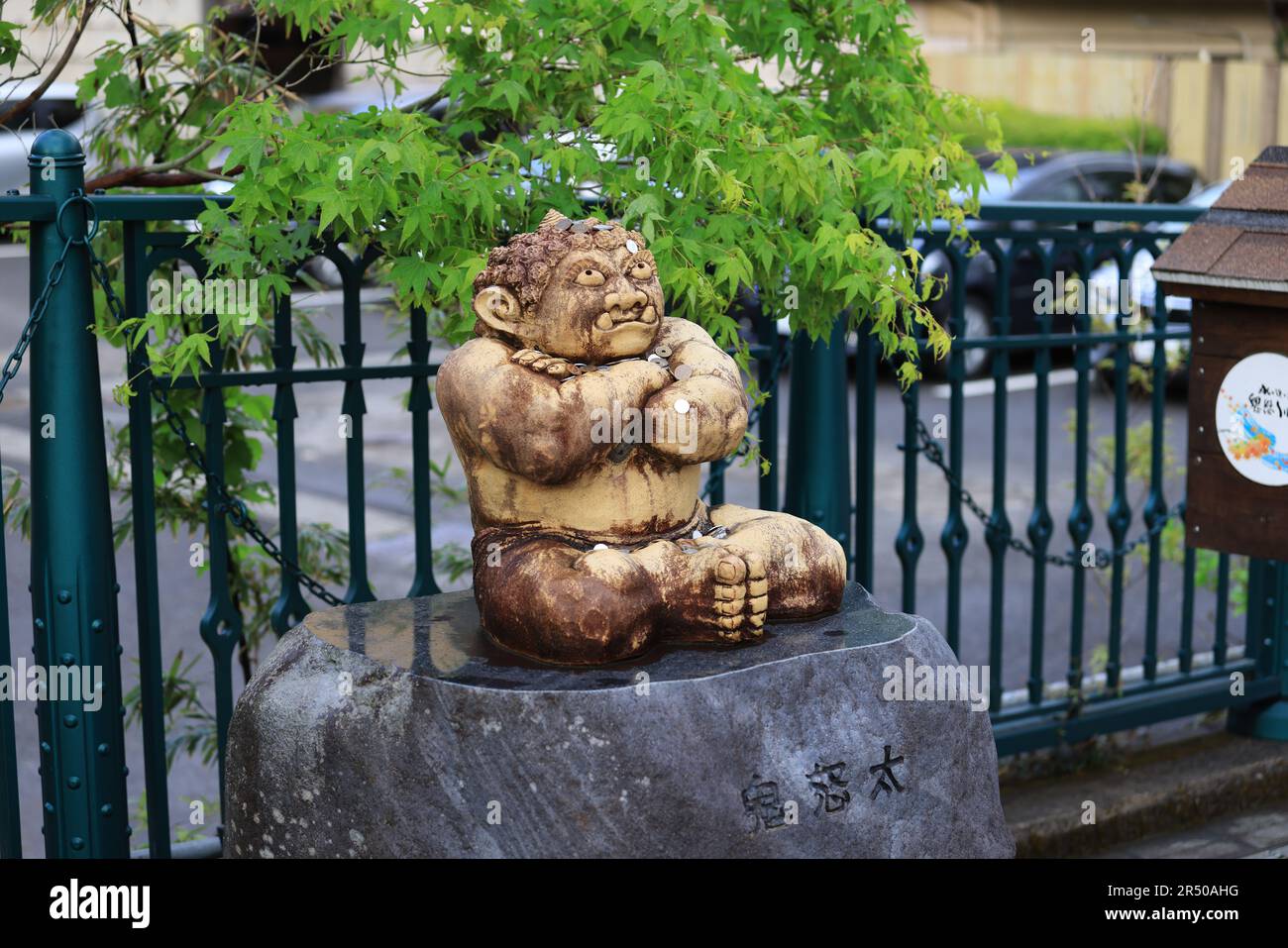 Kinugawa, Japan, 3 2023. Mai: Eine Onigamigatue in Kinugawa Onsen. Eine Oni ist eine Art Dämon, Ork, Oger oder Troll in der japanischen Folklore. Stockfoto