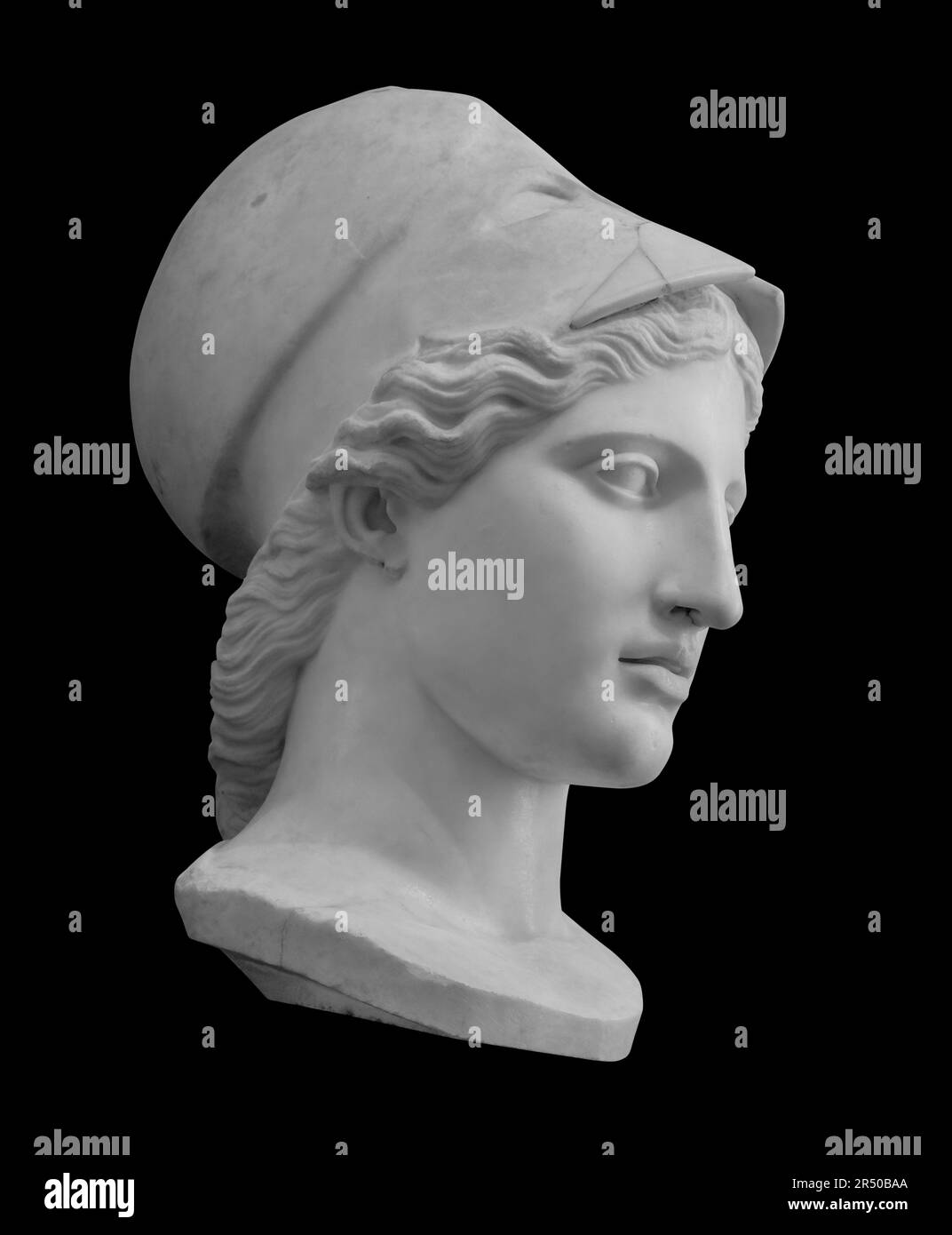 Alte griechische Göttin Athena Pallas Statue. Marmorfrauenkopf in Helmskulptur Einzelfoto mit Schnittweg Stockfoto