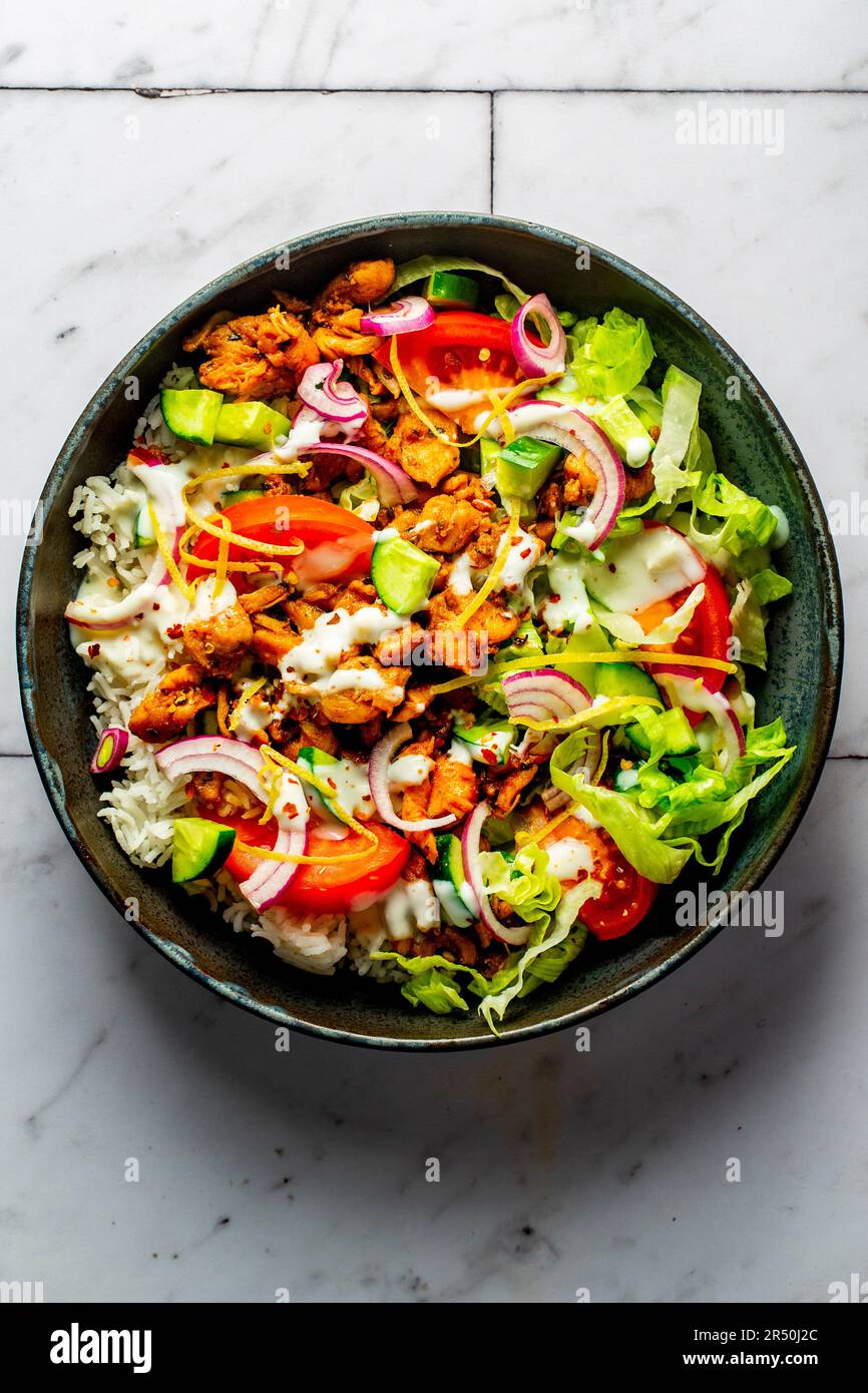 Kebap-Teller mit Hähnchen Stockfoto