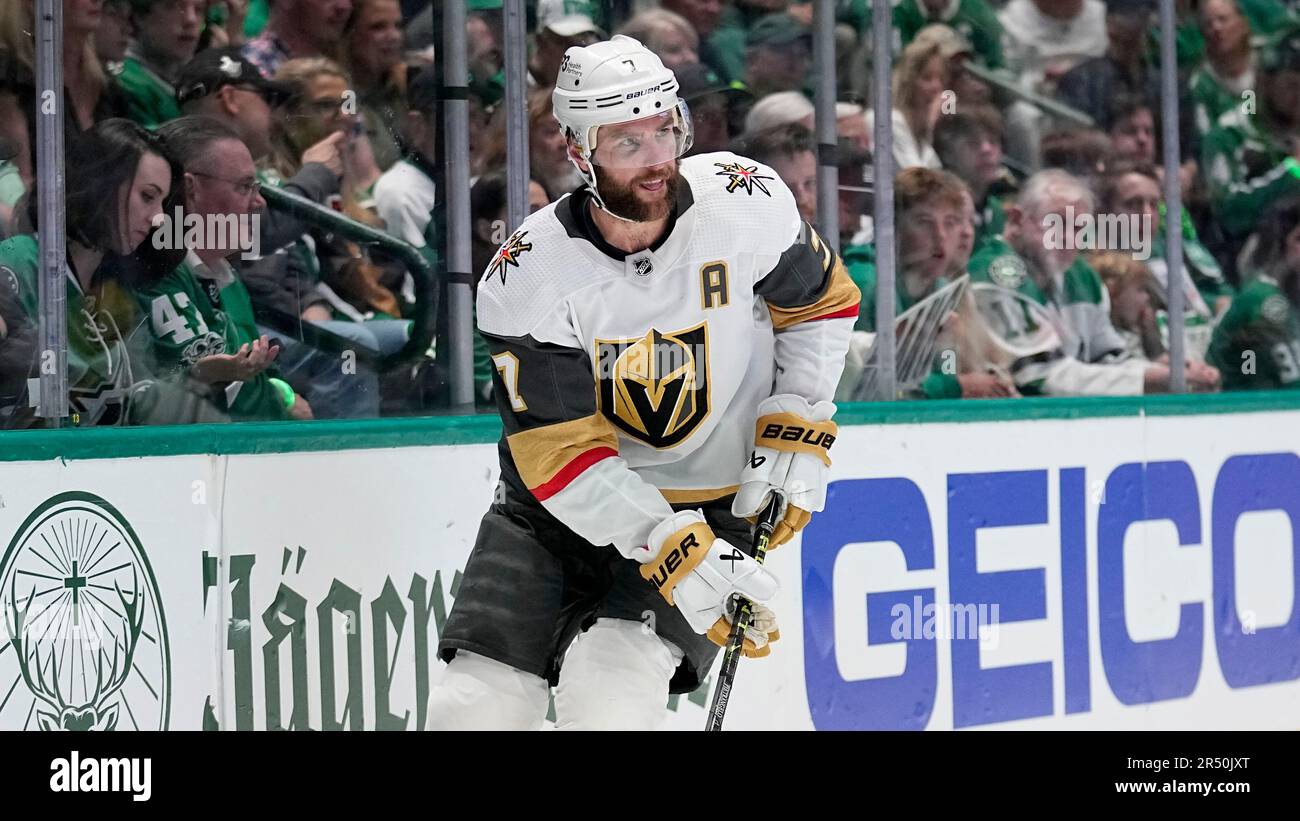 Vegas Golden Knights defenseman Alex Pietrangelo handles the puck during Game 4 of the NHL hockey Stanley Cup Western Conference finals against the Dallas Stars, Thursday, May 25, 2023, in Dallas. (AP Photo/Tony Gutierrez) Stockfoto