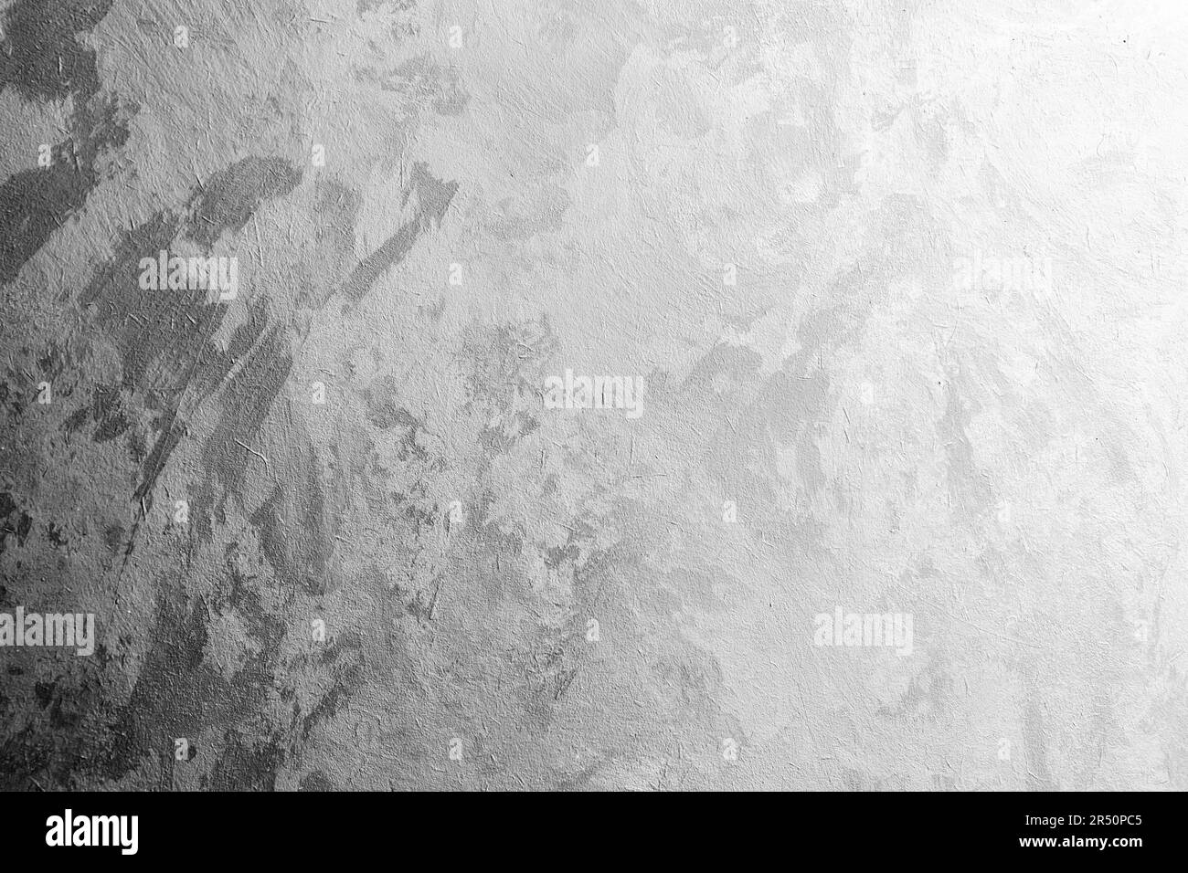Betonwand mit dekorativem, grauem, weißem venezianischem Putz bedeckt, Frontansicht. Fotostruktur des Hintergrunds Stockfoto