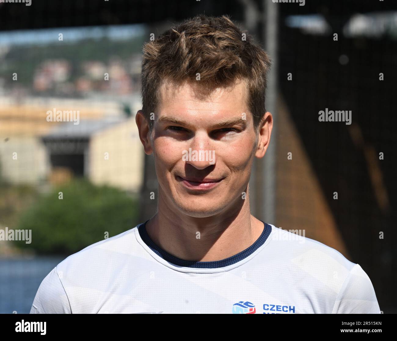 Prag, Tschechische Republik. 31. Mai 2023. Der tschechische Triathlet Lukas Kocar tritt am 31. Mai 2023 auf der Pressekonferenz des tschechischen Triathlonverbandes für die Europameisterschaft des Olympischen Triathlons und den Beginn der Heimsaison in Prag, Tschechische Republik, auf. Kredit: Michaela Rihova/CTK Photo/Alamy Live News Stockfoto