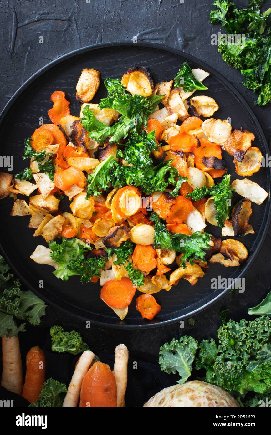 Knusprig im Ofen geröstetes Gemüse Karotten Sellerie Stockfoto