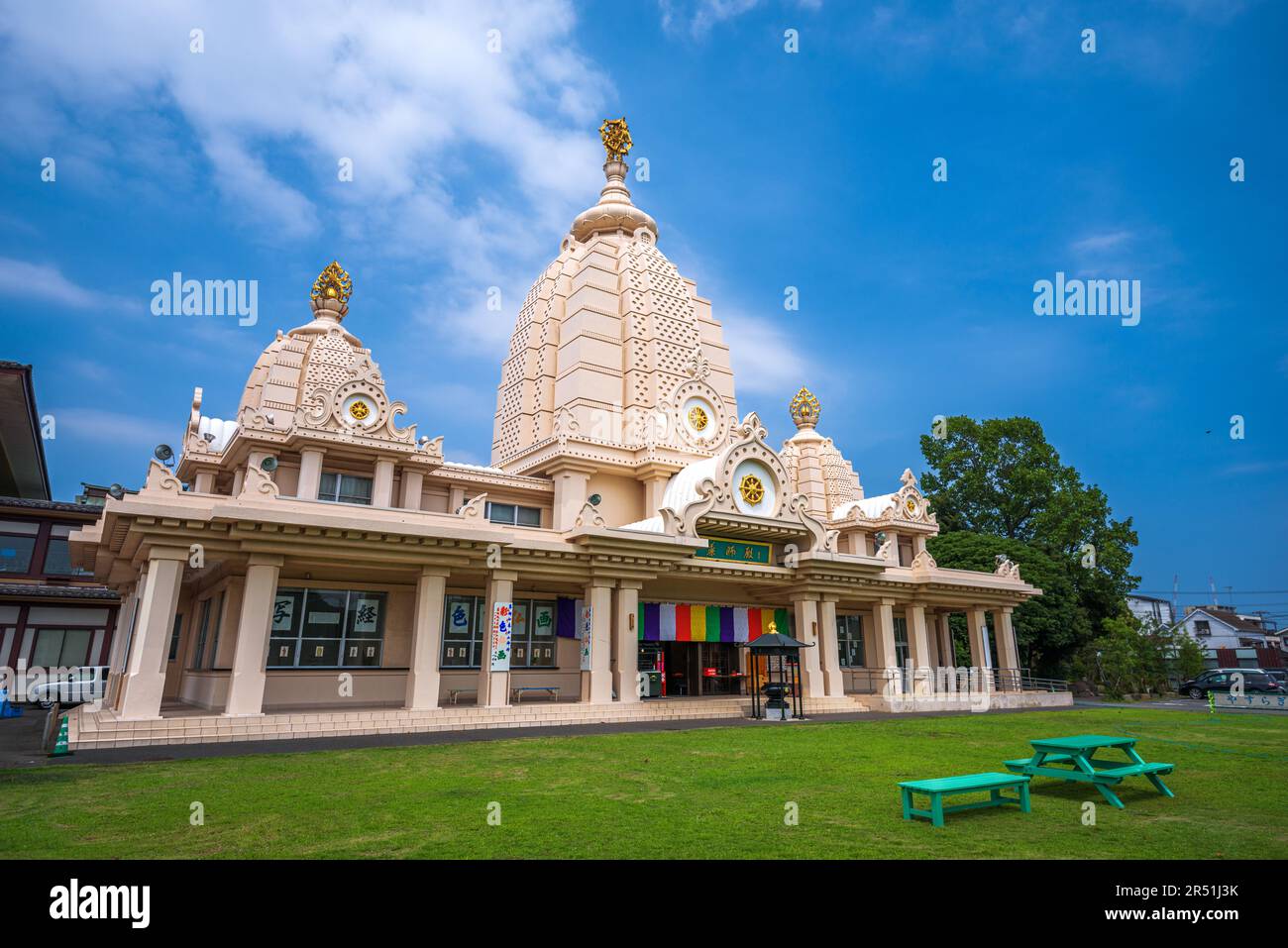KAWASAKI, JAPAN - 7. AUGUST 2015: Jidosha Kotsuanzen Kitoden auf dem Gelände des Kawasaki Tempels. Stockfoto