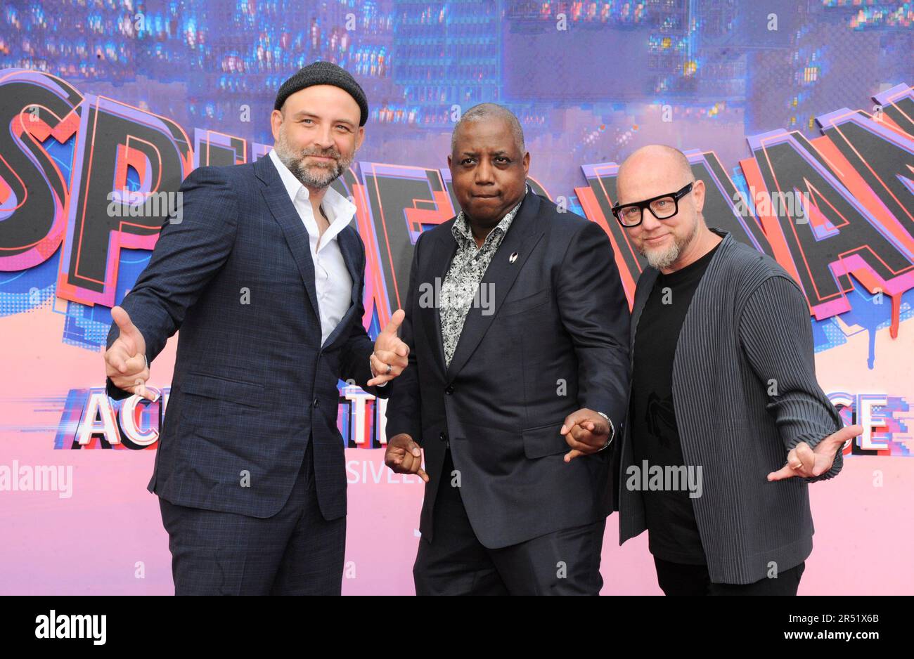 Los Angeles, Kalifornien. 30. Mai 2023. Joaquim Dos Santos, Kemp Powers, Justin K. Thompson bei Ankunft für SPIDER-MAN: GEGENÜBER DER SPIDER-VERSE World Premiere, Regency Village Theatre, Los Angeles, CA, 30. Mai 2023. Kredit: Elizabeth Goodenough/Everett Collection/Alamy Live News Stockfoto