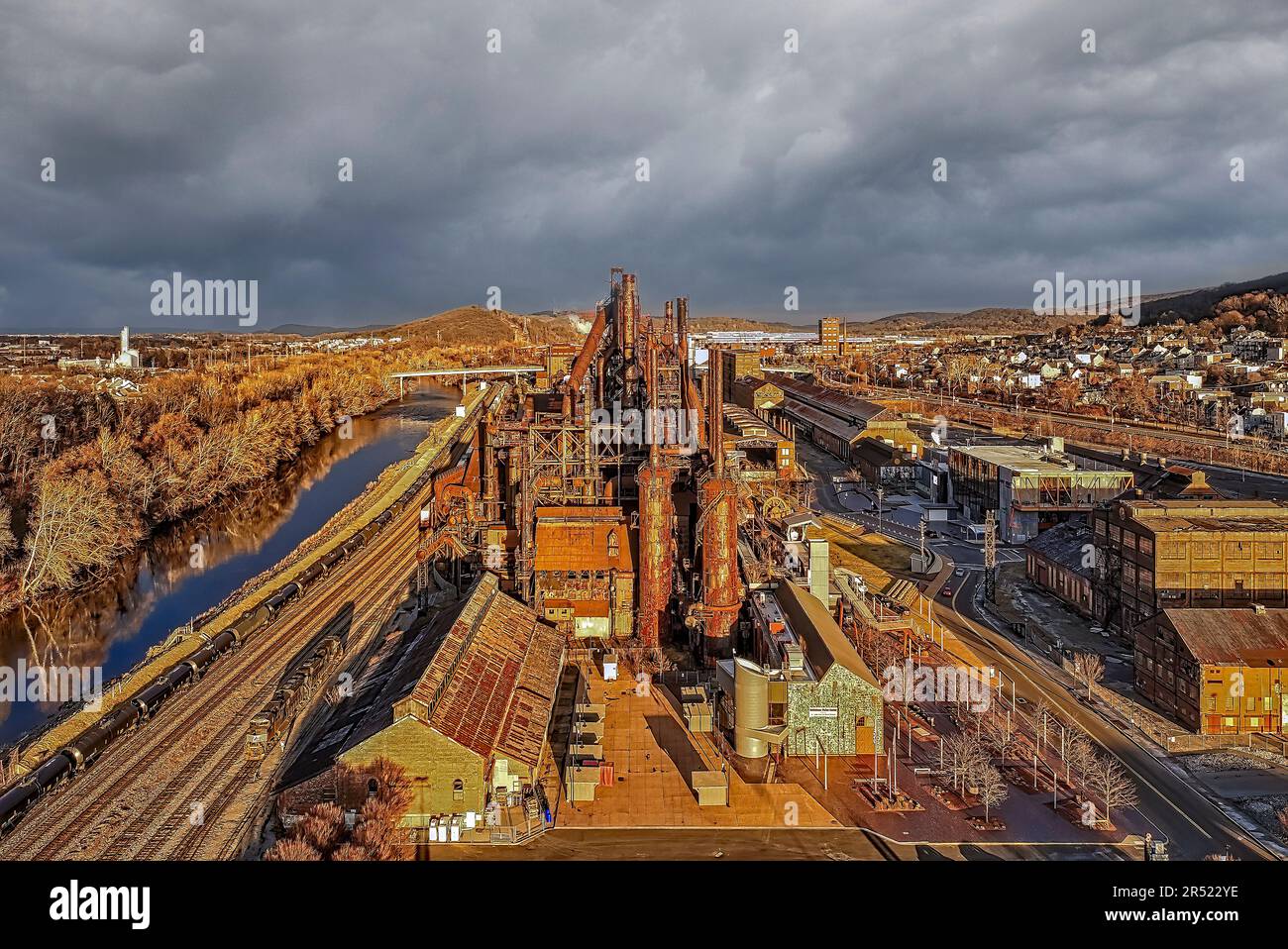 Bethlehem Steel PA Aerial - Oberer Blick auf die ikonische und historische Struktur und Umgebung 