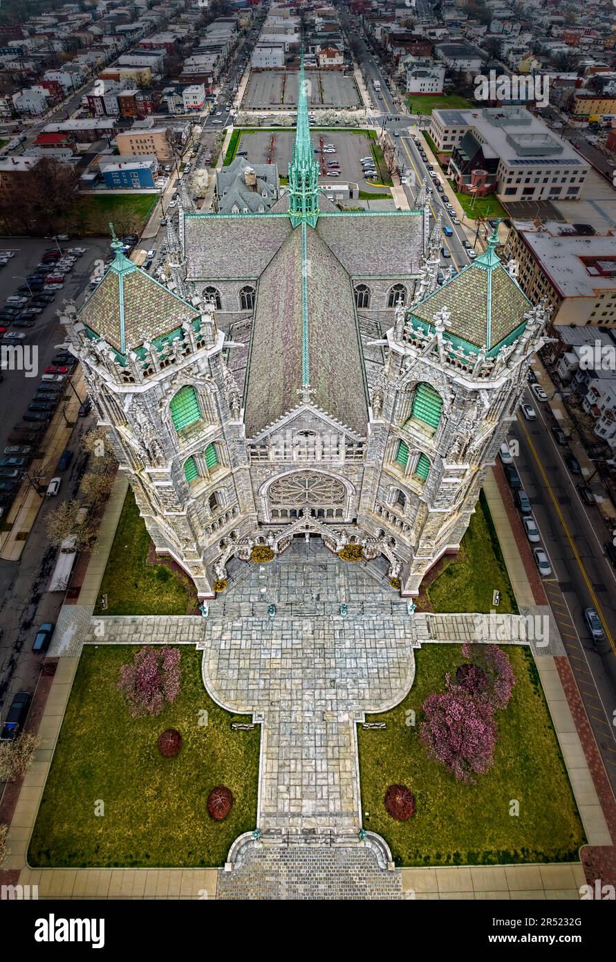 Cathedral Basilica of Sacred Heart NJ - aus der Vogelperspektive sehen Sie die architektonischen Details der 5. größten Kathedrale im United Stat Stockfoto