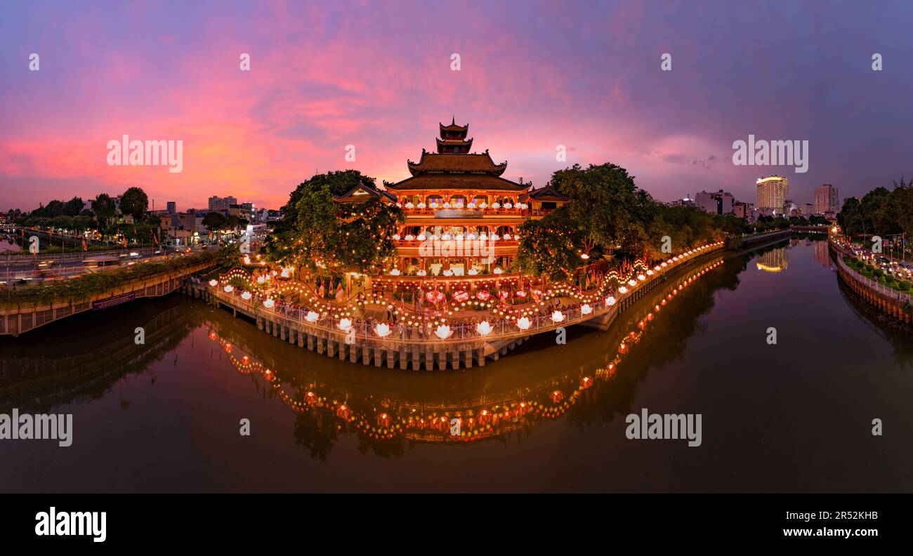 Buddhas Geburtstagsfeier in der Phap Hoa Pagode, Ho-Chi-Minh-Stadt, Vietnam. Foto aufgenommen am 2023. Mai Stockfoto