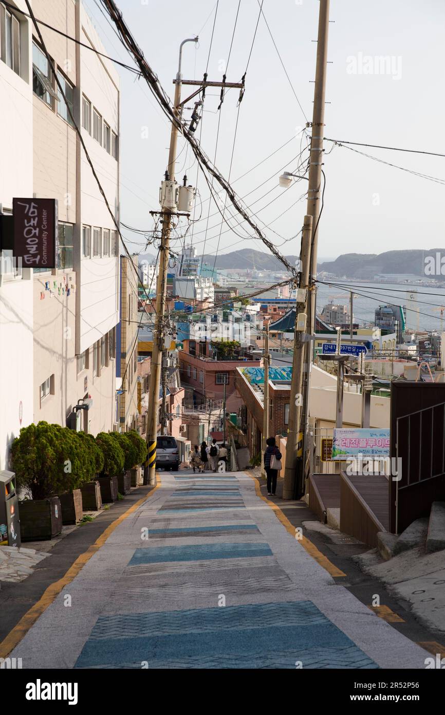 Straße mit Meerblick, Gamcheon Cultual Village, Busan, Südkorea Stockfoto
