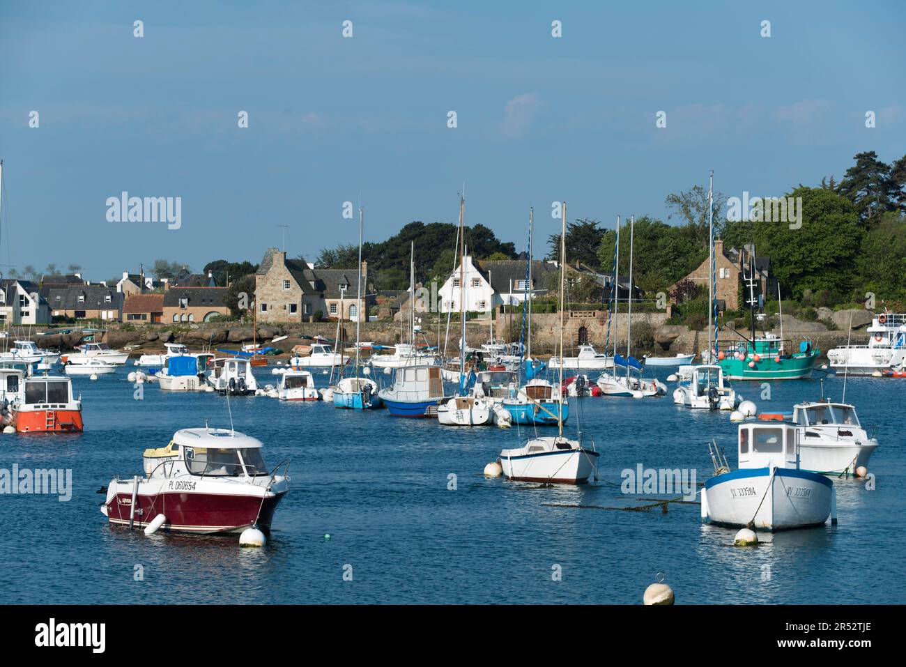 Port, Ploumanac'h, Perros-Guirec, Cote Granite Rose, Bretagne, Ploumanach, Frankreich Stockfoto