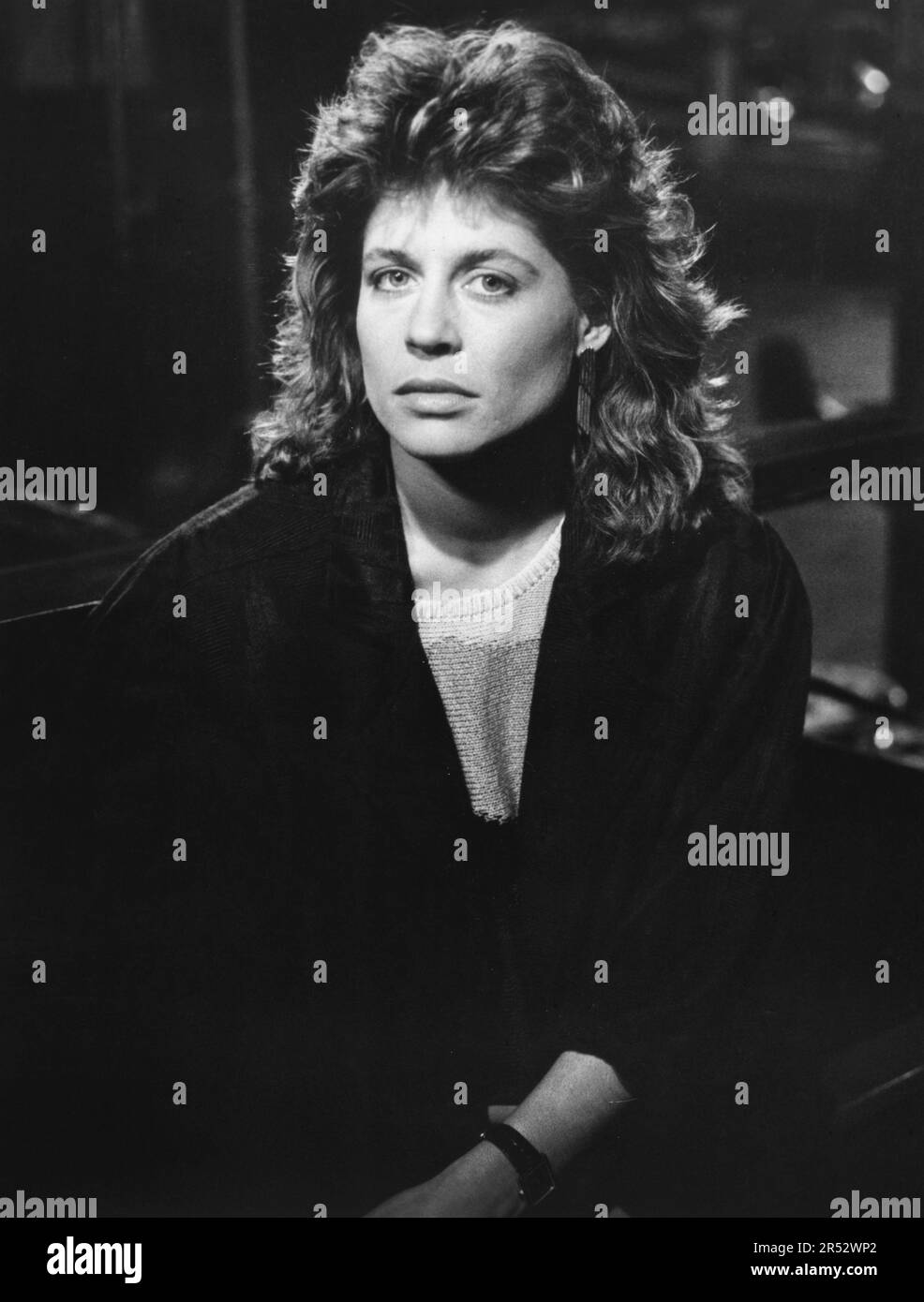 Linda Hamilton, halblanges Publicity Portrait für den Film, "Black Moon Rising", New World Pictures, 1986 Stockfoto