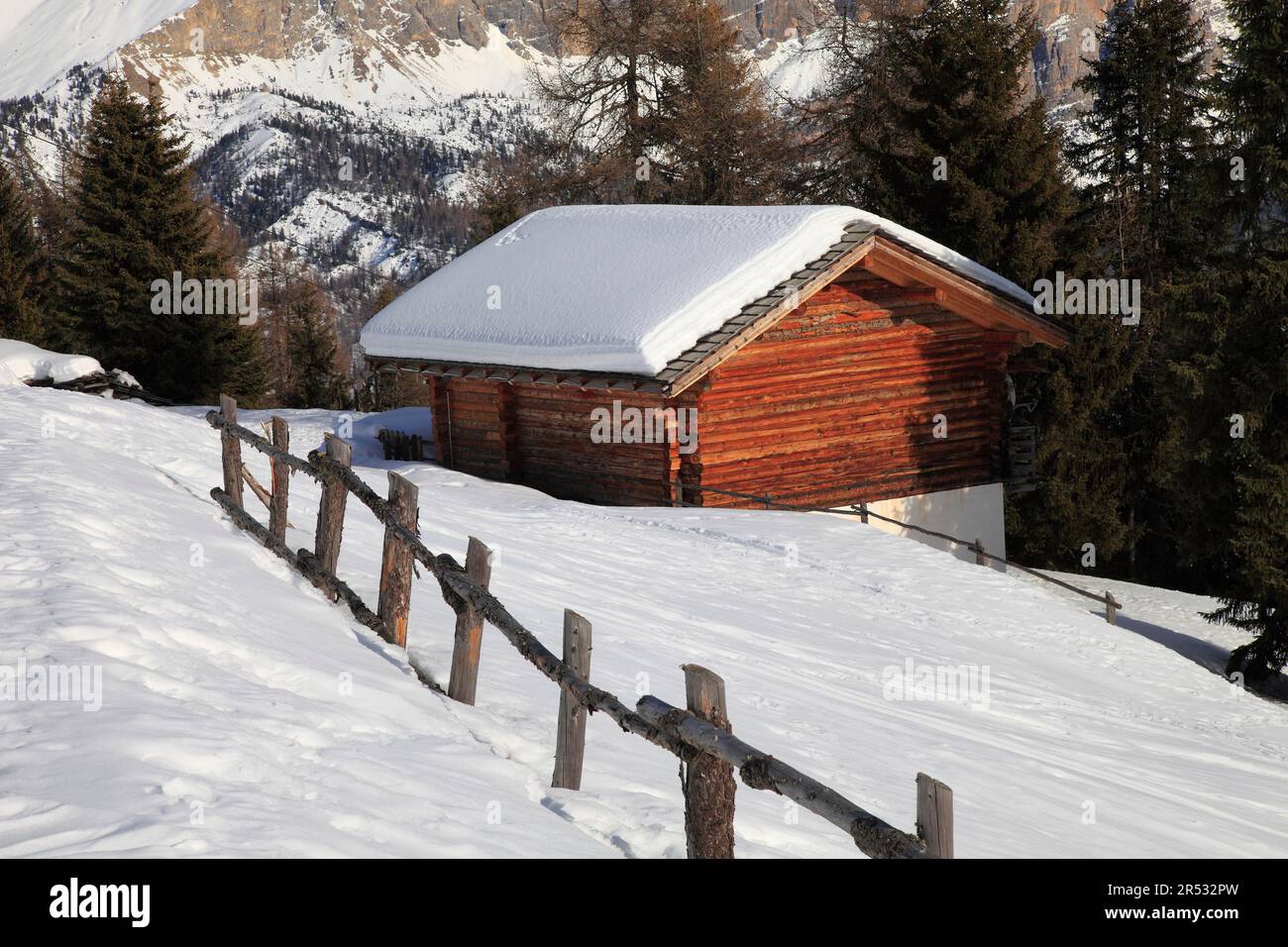 Holzhütte, Fanes-Sennes-Braies Naturpark, Val Badia, Alta Badia, Dolomiten, Südtirol, Italien Stockfoto