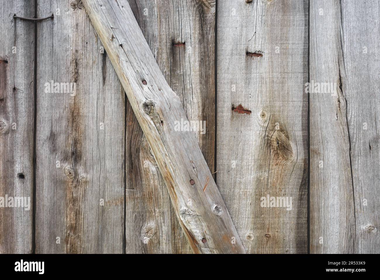 Nahaufnahme einer alten Holztür, eines Hintergrunds oder einer Tapete. Stockfoto