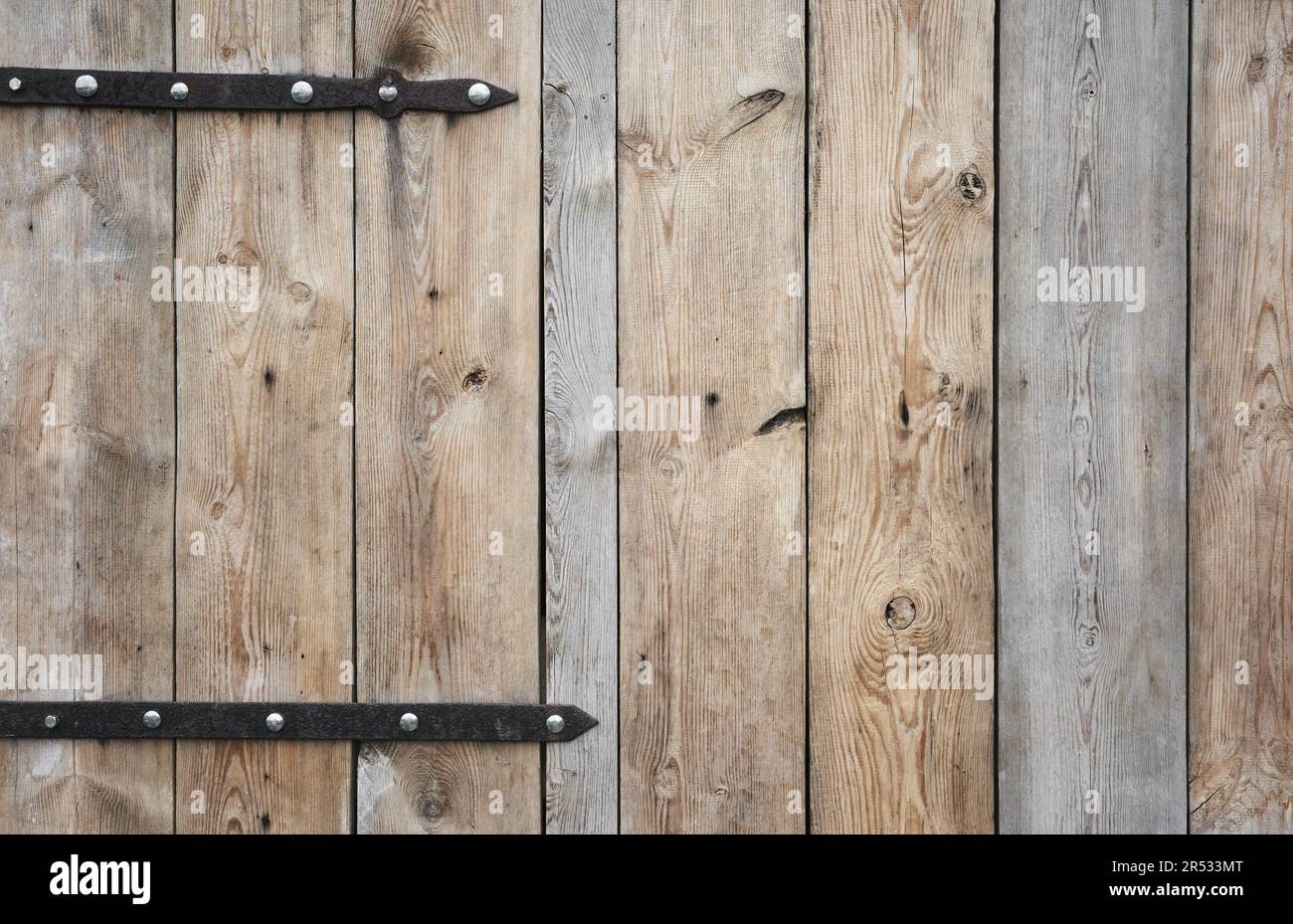 Nahaufnahme einer alten Holztür, eines Hintergrunds oder einer Tapete. Stockfoto