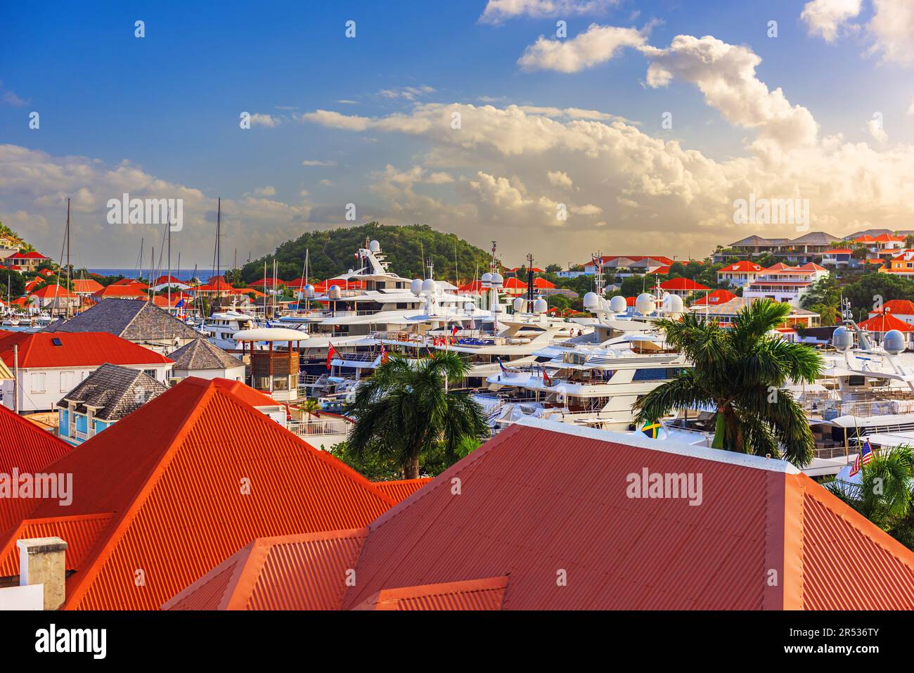 Gustavia, St. Barts Stadt-Skyline am Hafen. Stockfoto