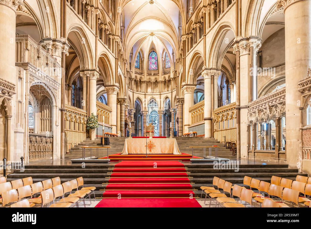 Canterbury, UK-20. Mai 2023: Hauptaltar der Kathedrale von Canterbury in Canterbury, Kent. Eine der ältesten und berühmten christlichen Kirchen in Großbritannien. Es Ist Archbi Stockfoto