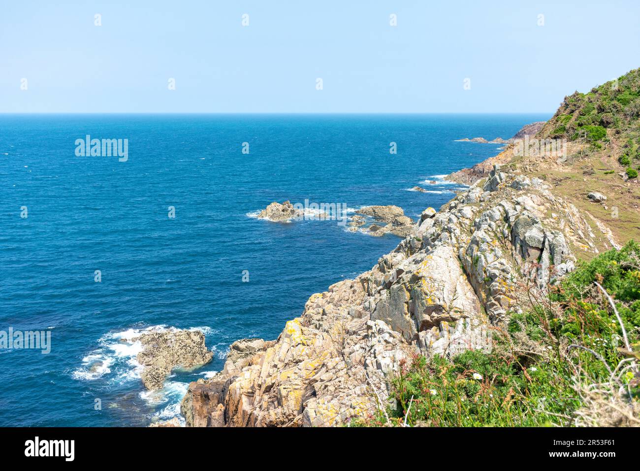 Felsenküste am Devil's Hole, St Mary Parish, Jersey, Kanalinseln Stockfoto