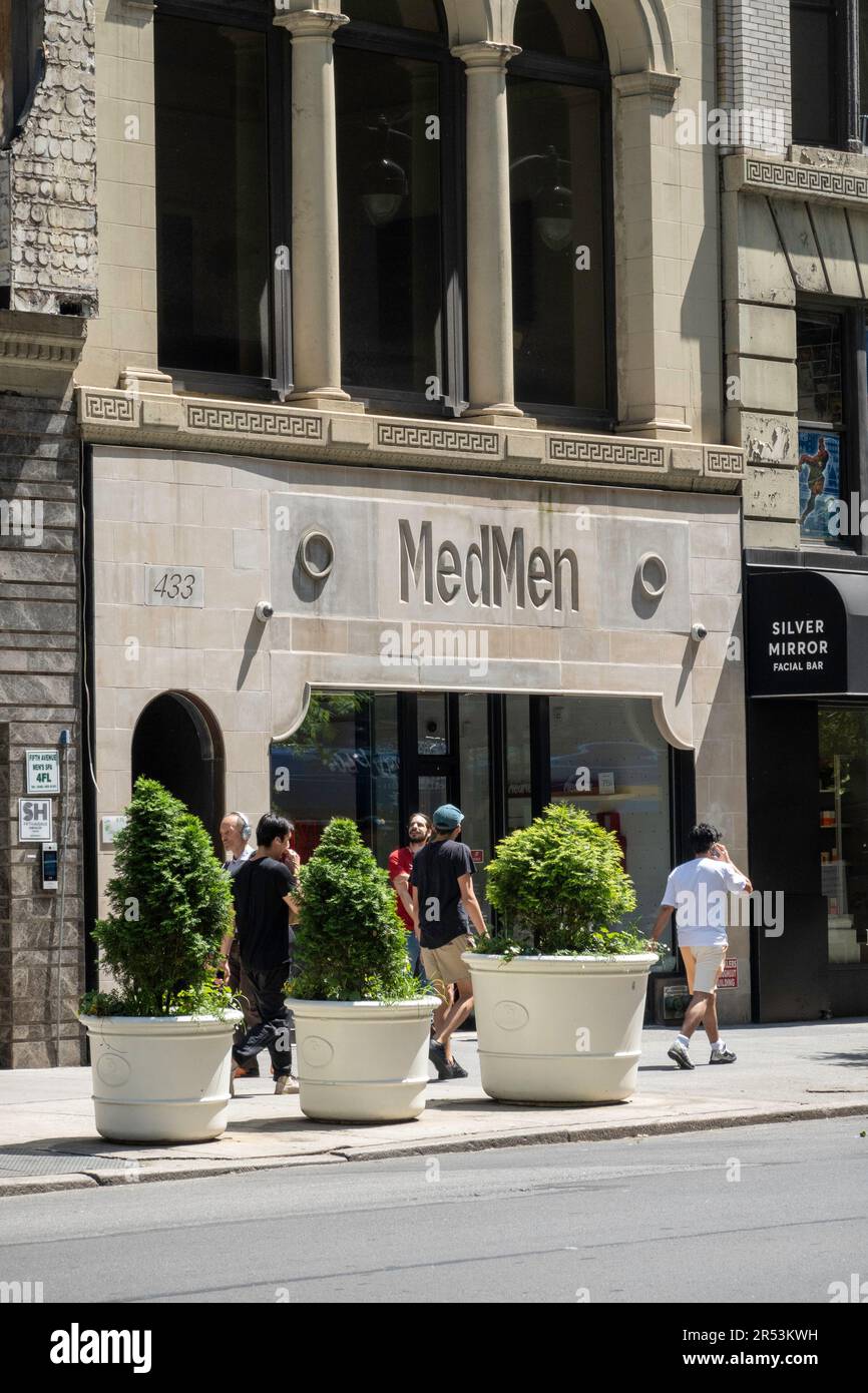 MedMen ist eine medizinische Marihuana-Dispensary auf der Fifth Avenue, 2023, New York City, USA Stockfoto