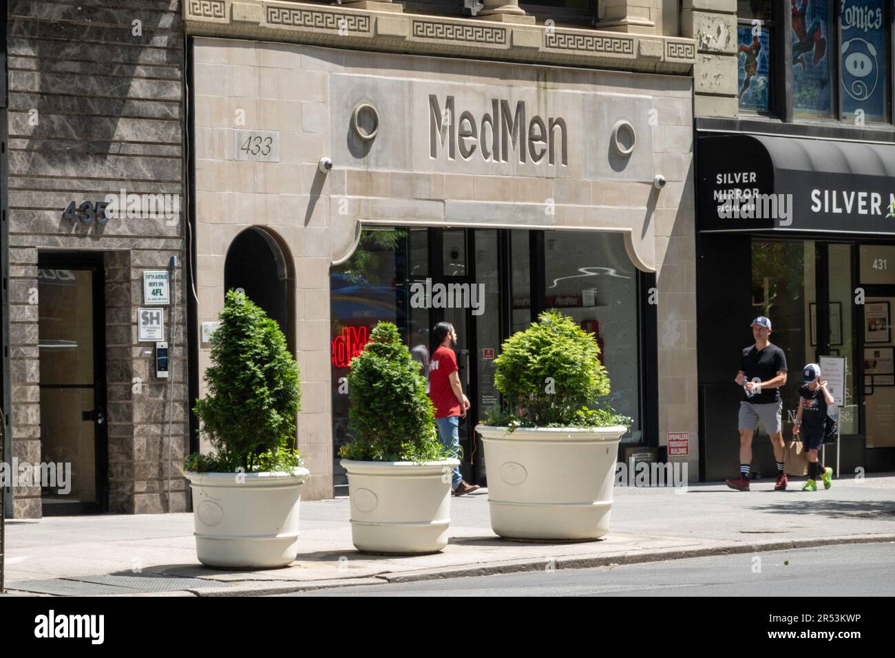 MedMen ist eine medizinische Marihuana-Dispensary auf der Fifth Avenue, 2023, New York City, USA Stockfoto