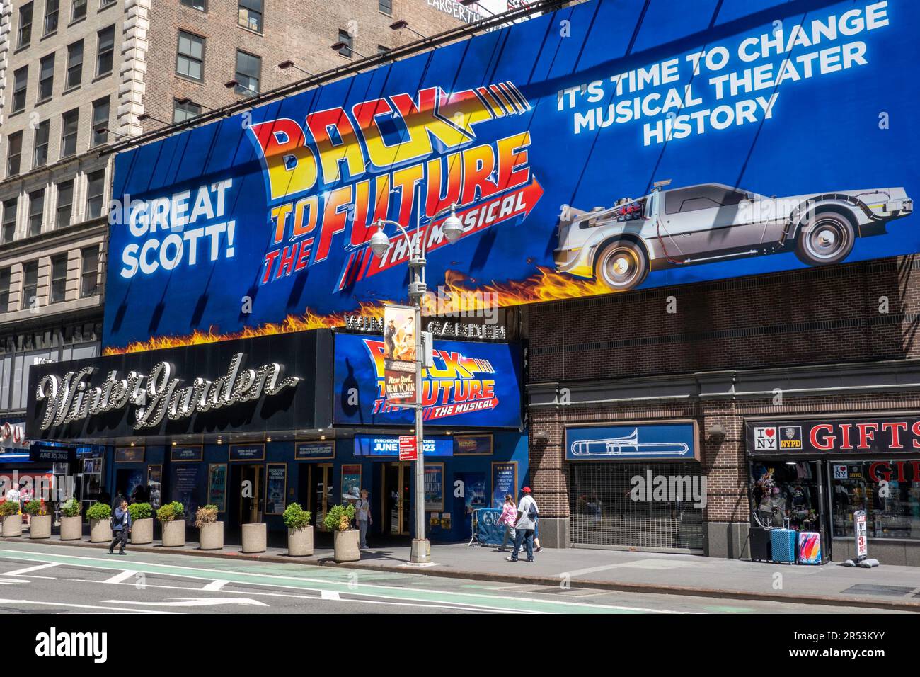 „Back to the Future“-Marquee im Winter Garden Theatre am Broadway, New York City, USA 2023 Stockfoto