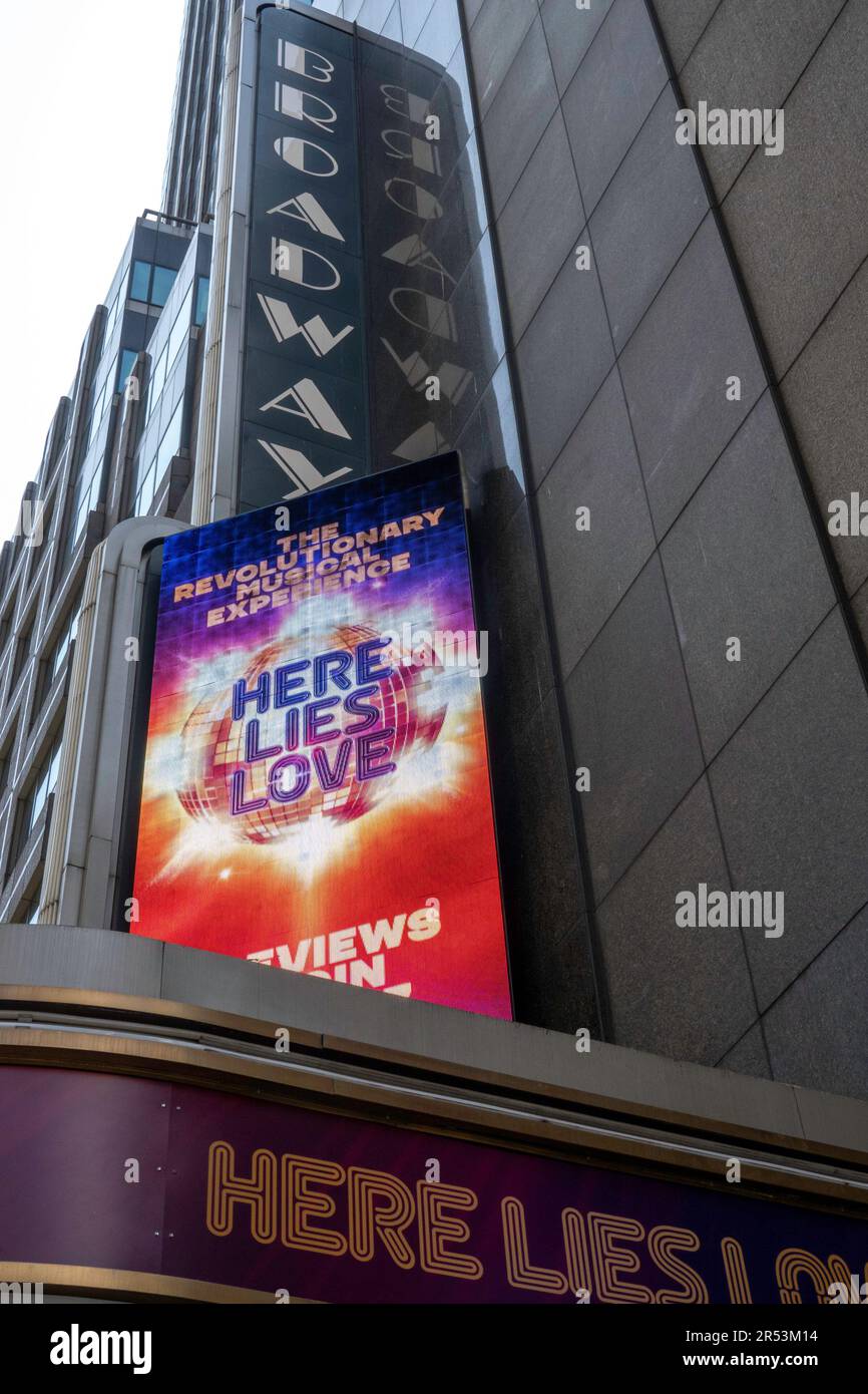 „Here Lies Love“-Zelt am Broadway-Theater, 2023, New York City, USA Stockfoto