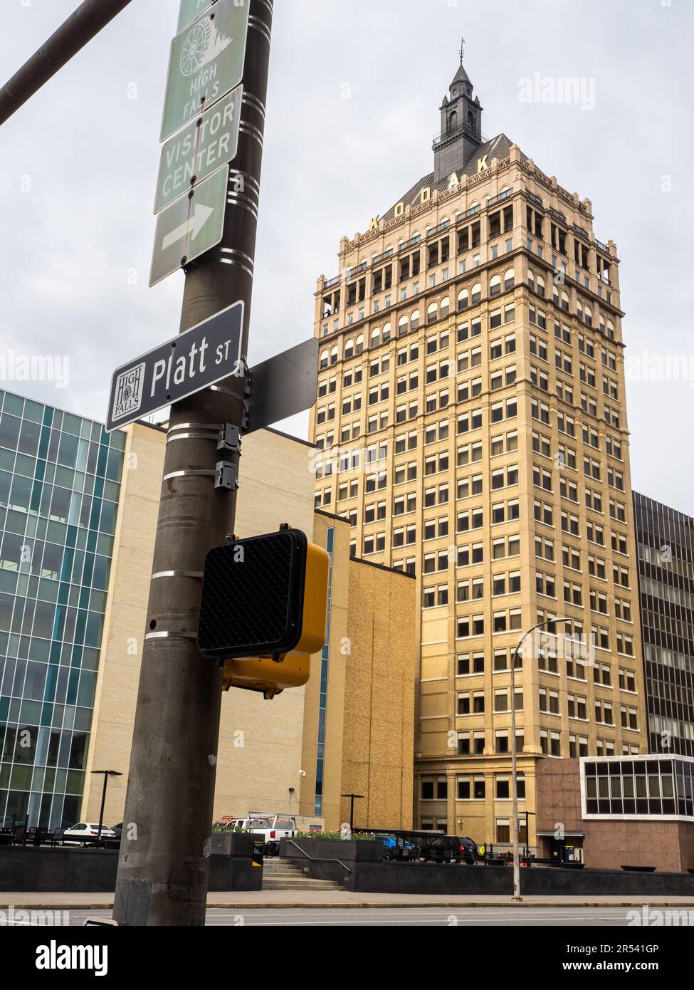 Rochester New York USA - 04 28 2023: Der Kodak Tower, eine historische Ikone in Rochester, Bundesstaat New York, erstreckt sich auf der Platt Street entlang Stockfoto