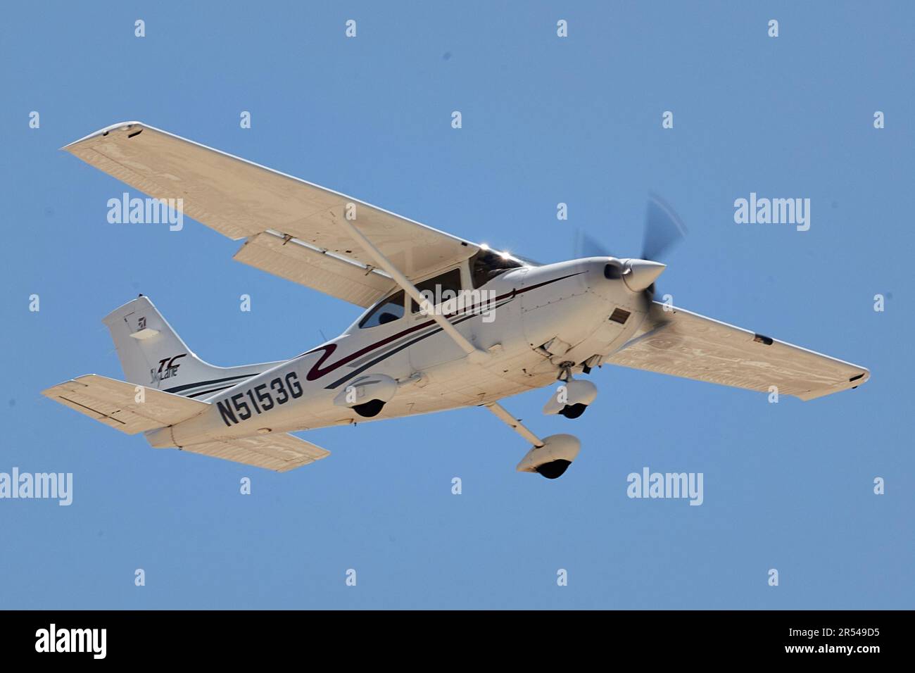Palm Springs, Kalifornien, USA. 29. Mai 2023. Ein Cessna 182 Turbo Landing in Palm Springs (Kreditbild: © Ian L. SITREN/ZUMA Press Wire) NUR REDAKTIONELLE VERWENDUNG! Nicht für den kommerziellen GEBRAUCH! Stockfoto