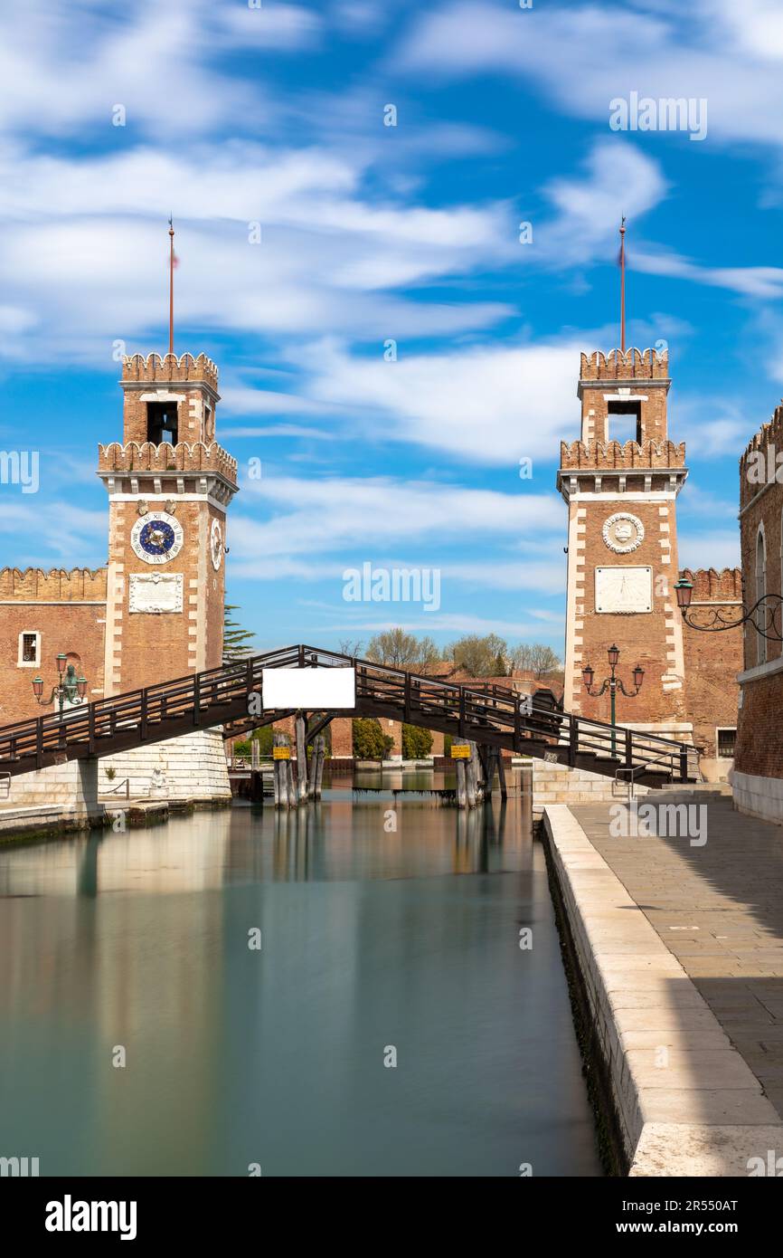 Kanal und Tor zum Arsenal in Venedig Stockfoto